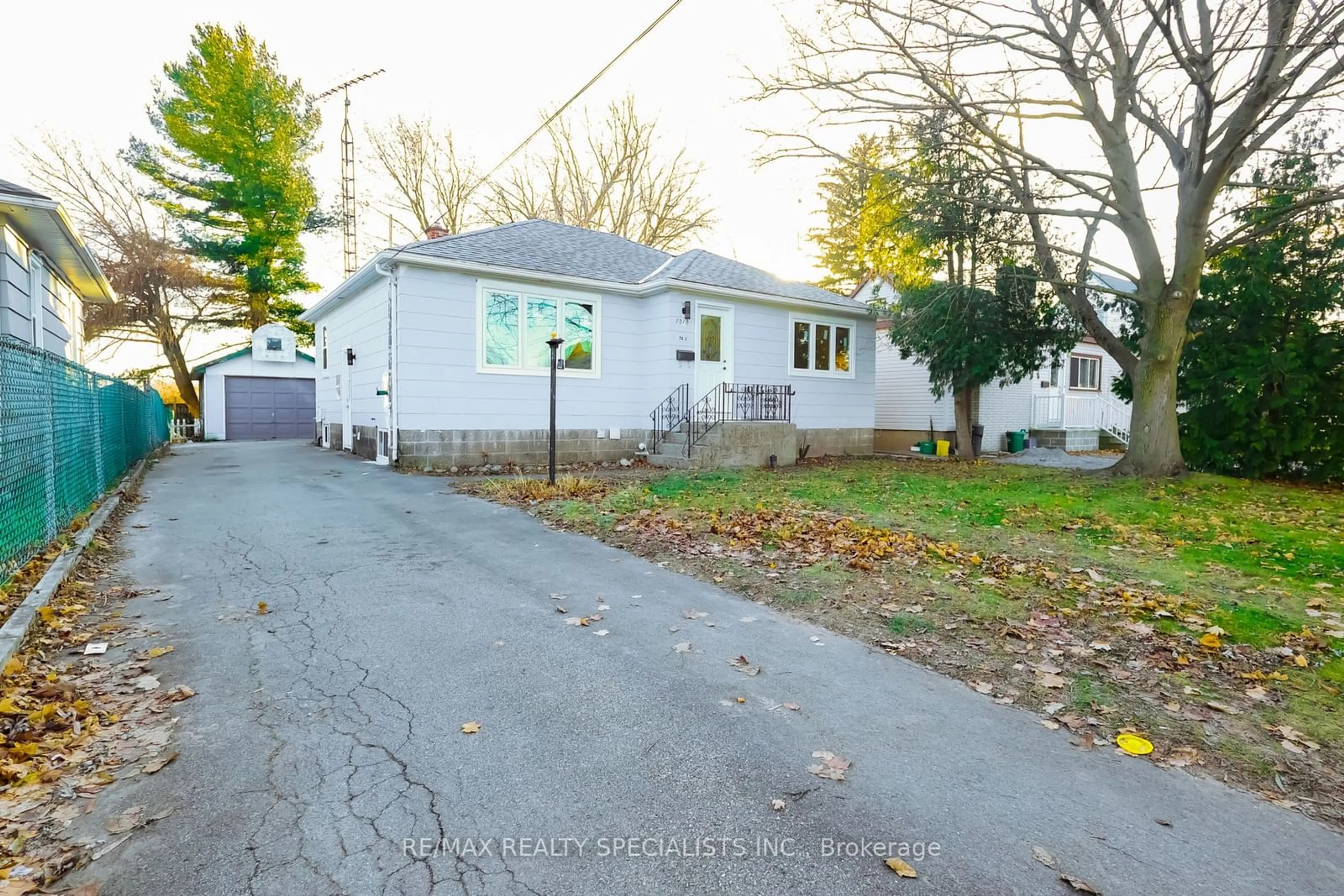 A pic from outside/outdoor area/front of a property/back of a property/a pic from drone, street for 7010 Dunn St, Niagara Falls Ontario L2G 2R7