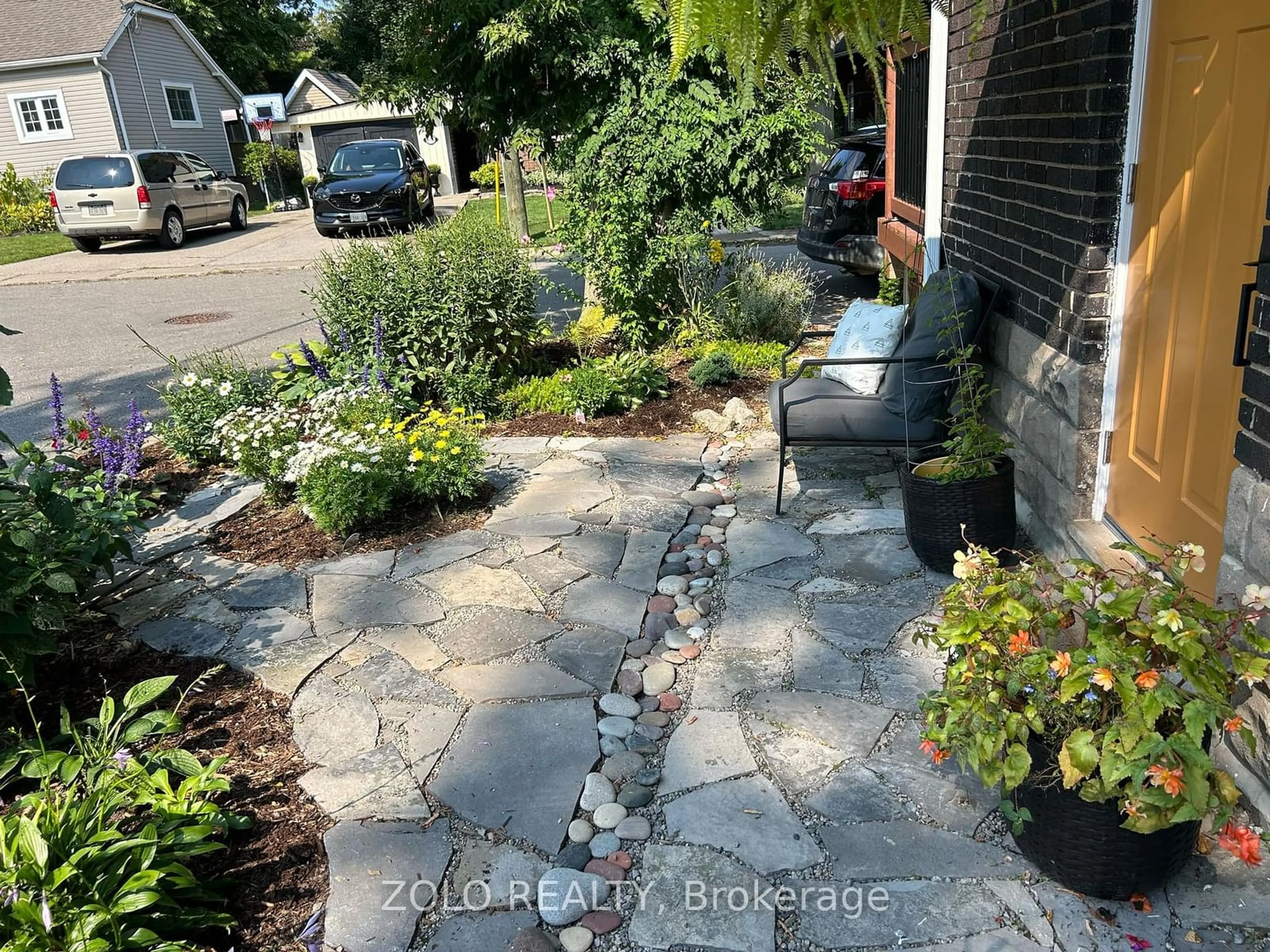 Patio, street for 4354 Otter St, Niagara Falls Ontario L2E 1G3