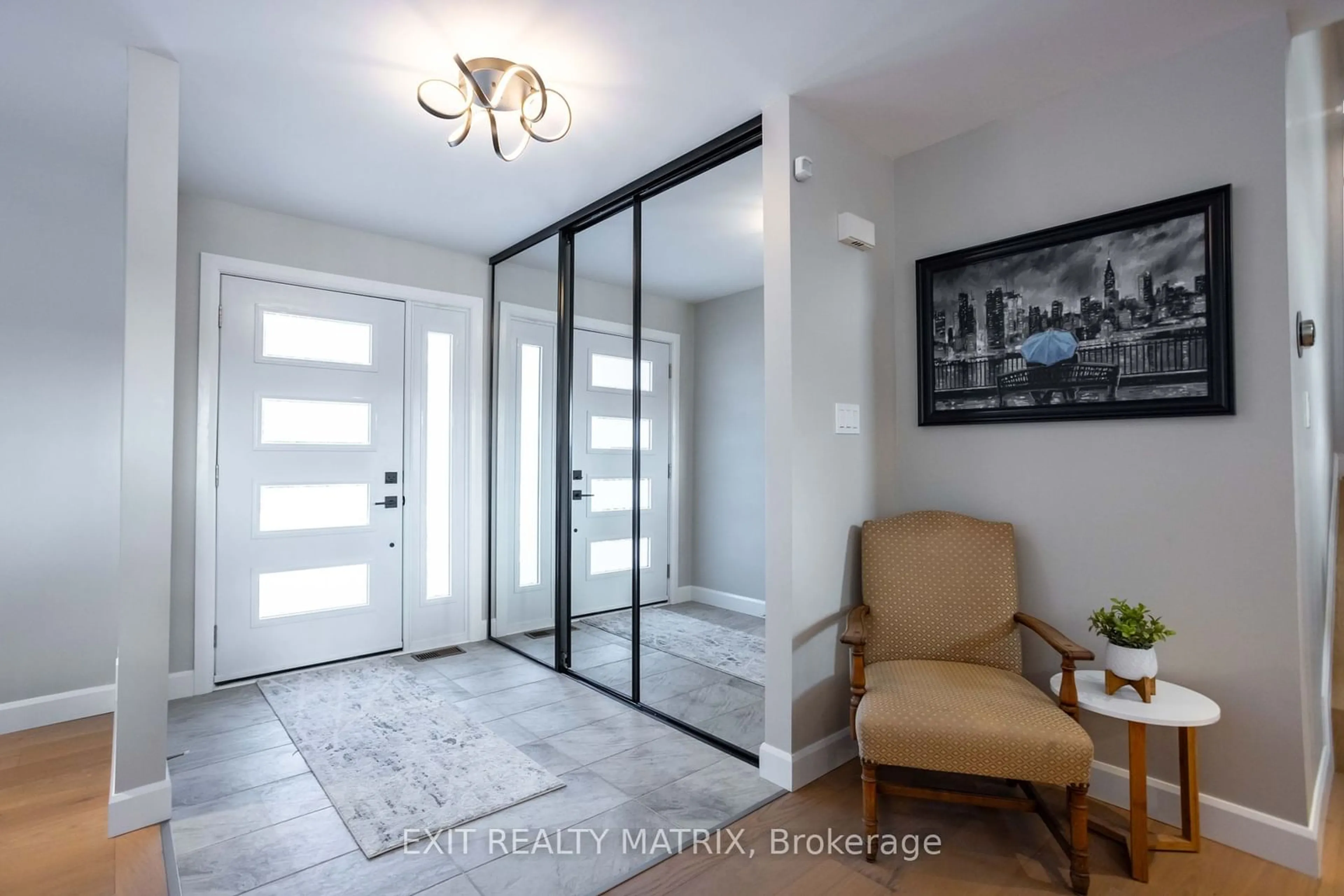 Indoor entryway for 2418 Rideau Rd, Blossom Park - Airport and Area Ontario K1X 1B2