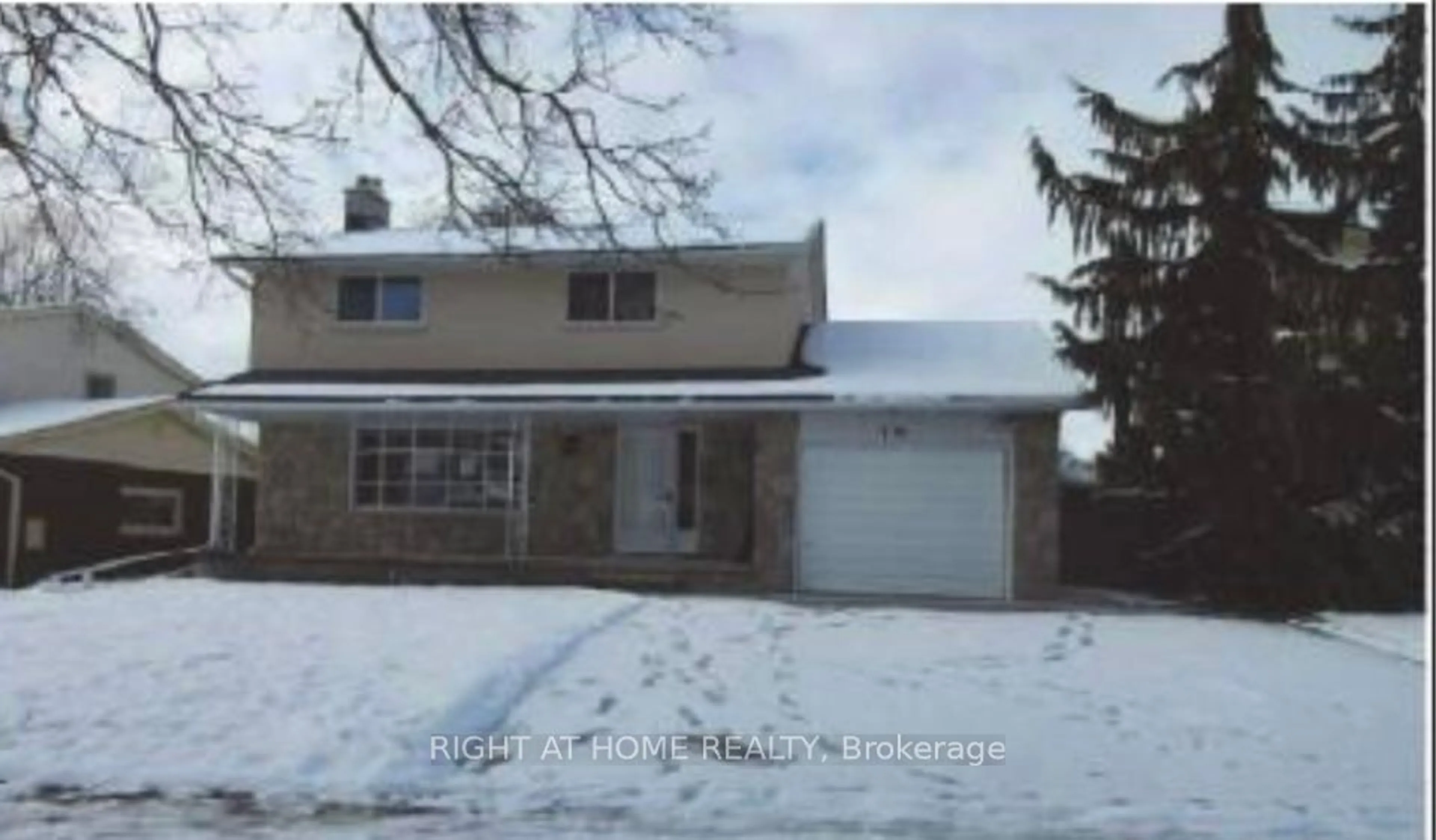 Blurry image for 19 Niagara Rd, Kitchener Ontario N2B 1T1