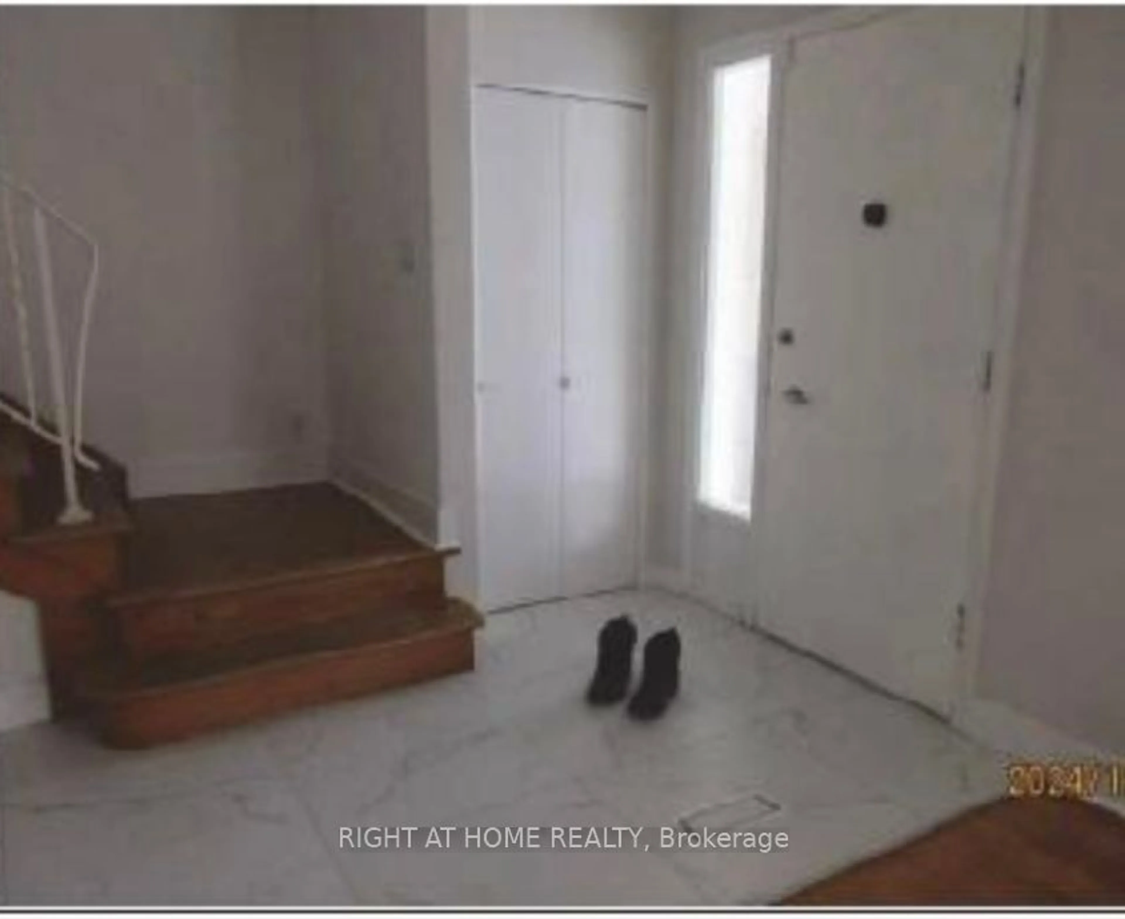 Indoor entryway for 19 Niagara Rd, Kitchener Ontario N2B 1T1