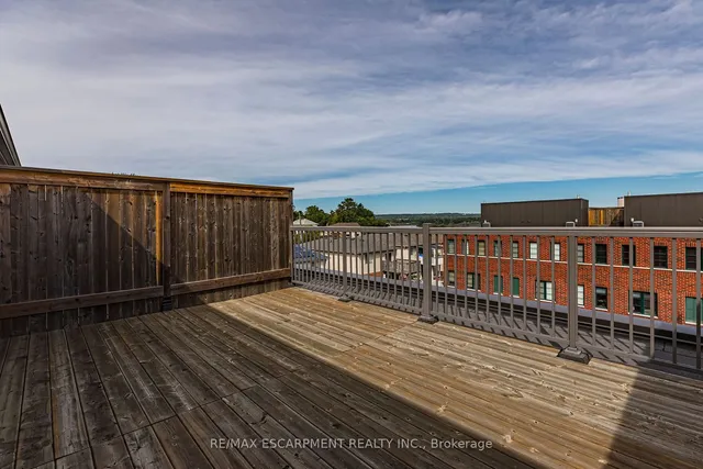 Additional property image - 290 Barton St Unit 5