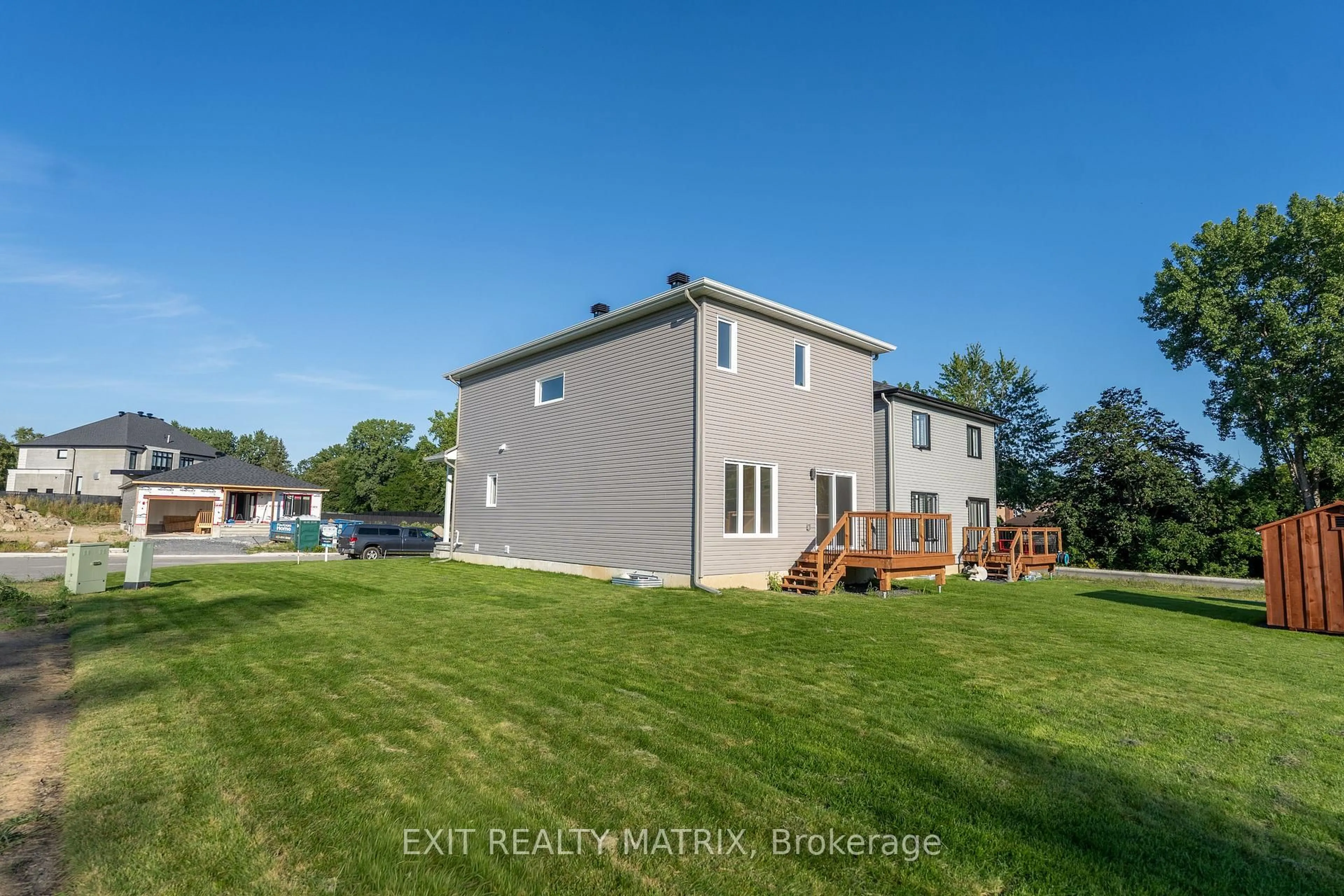 A pic from outside/outdoor area/front of a property/back of a property/a pic from drone, unknown for 1404 Caroline Crt, Cornwall Ontario K6J 0C5