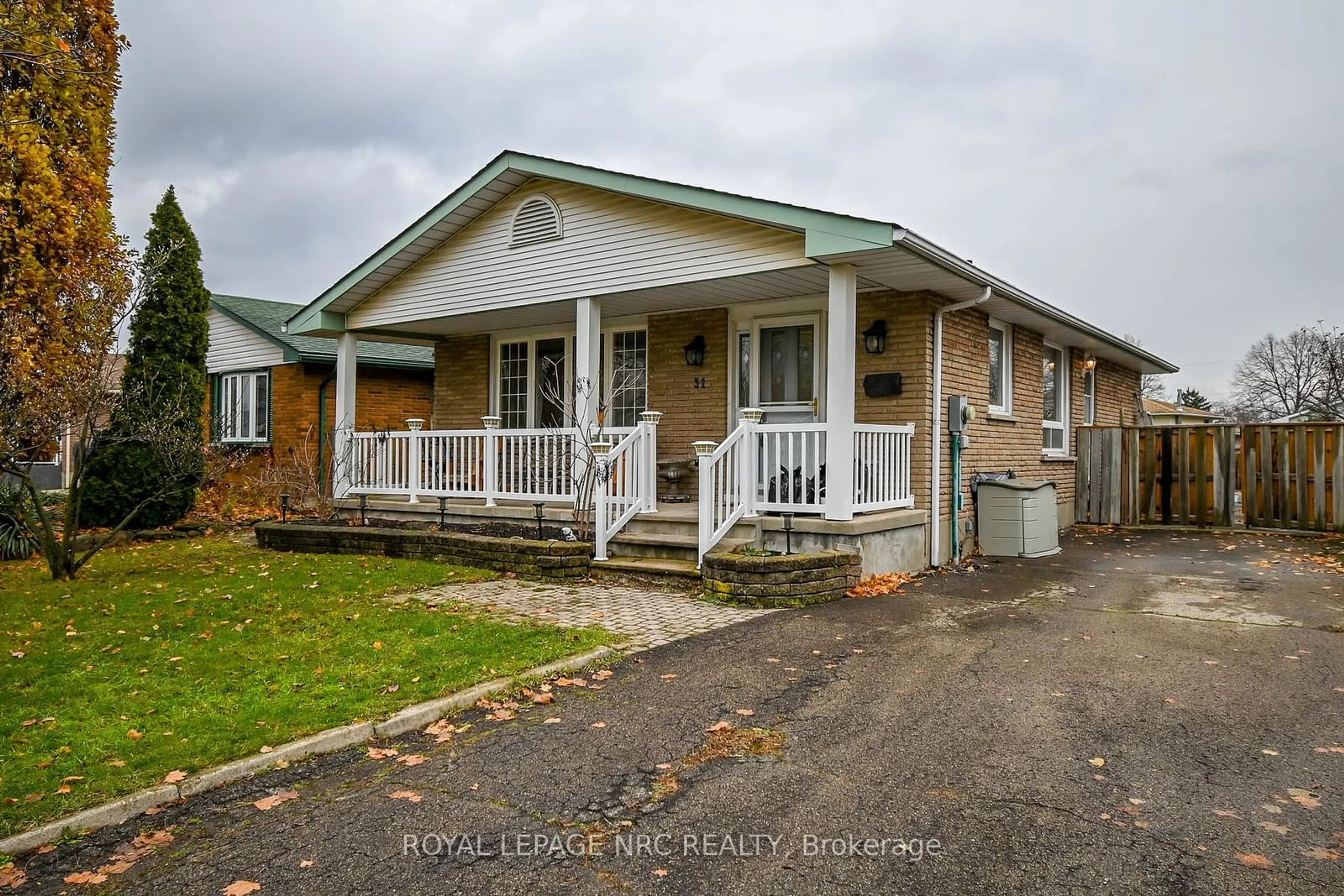 A pic from outside/outdoor area/front of a property/back of a property/a pic from drone, street for 31 Loraine Dr, St. Catharines Ontario L2P 3N9