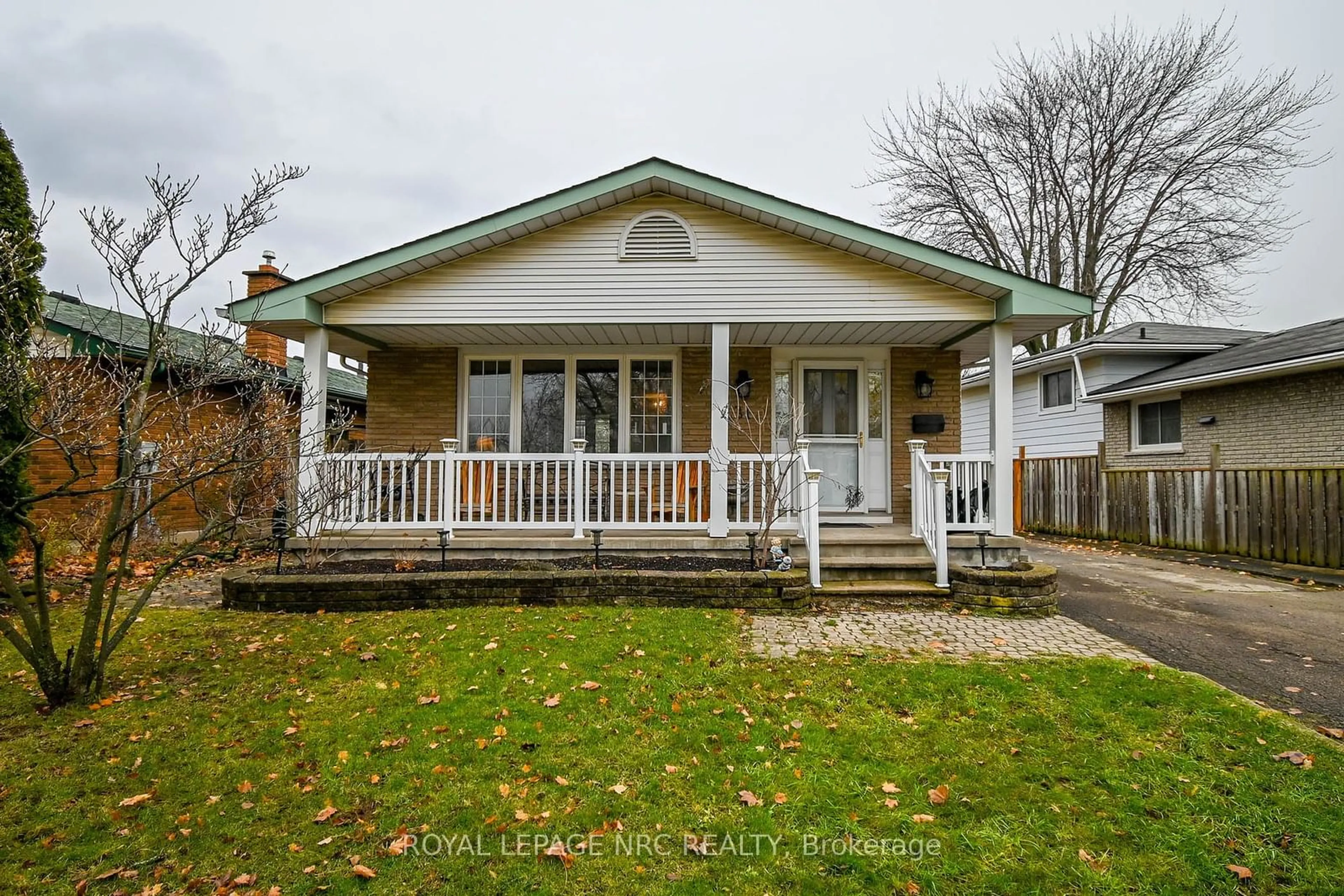 Home with vinyl exterior material, street for 31 Loraine Dr, St. Catharines Ontario L2P 3N9