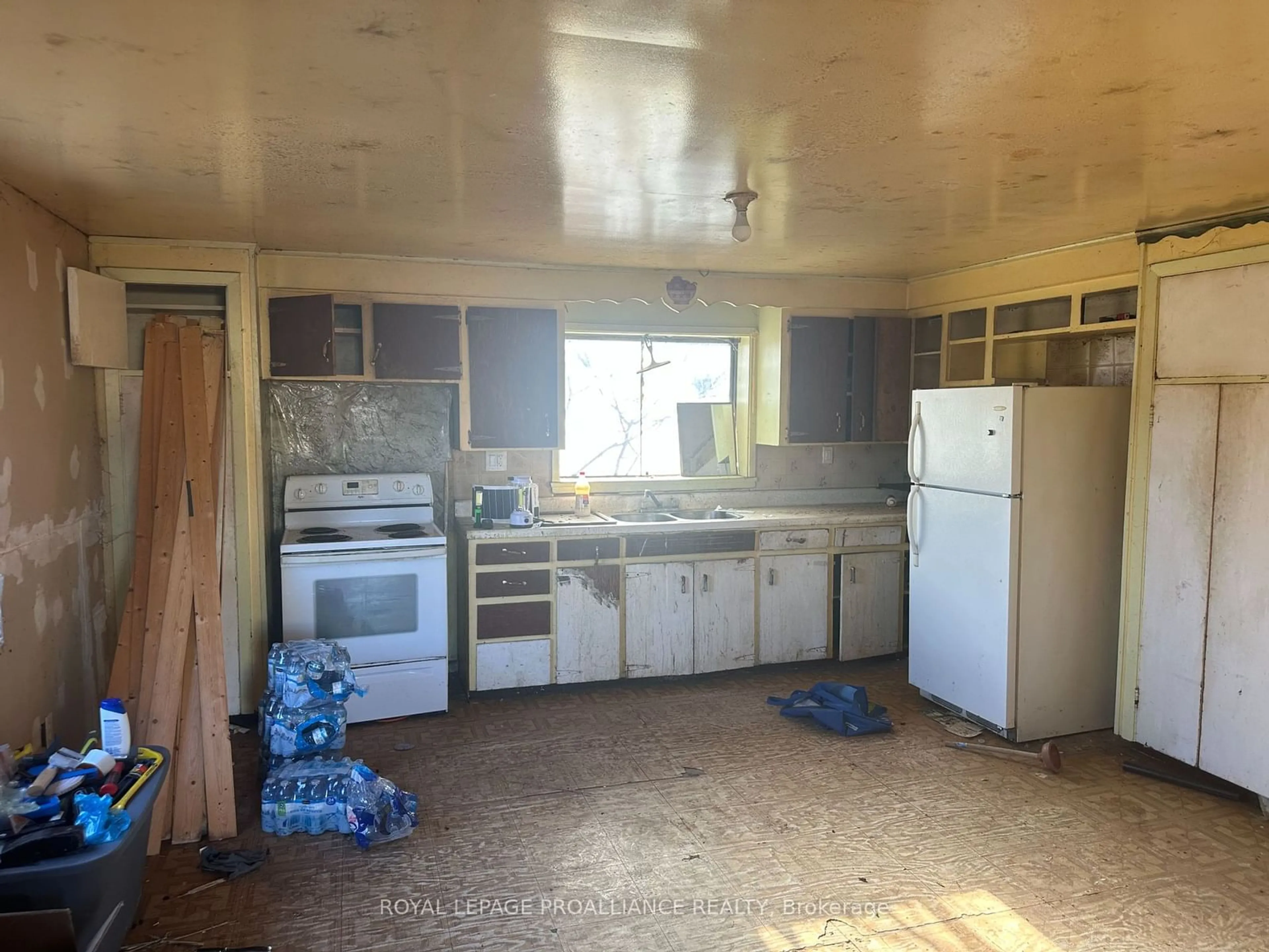 Standard kitchen, unknown for 611 Callaghan Rd, Tyendinaga Ontario K0K 2N0