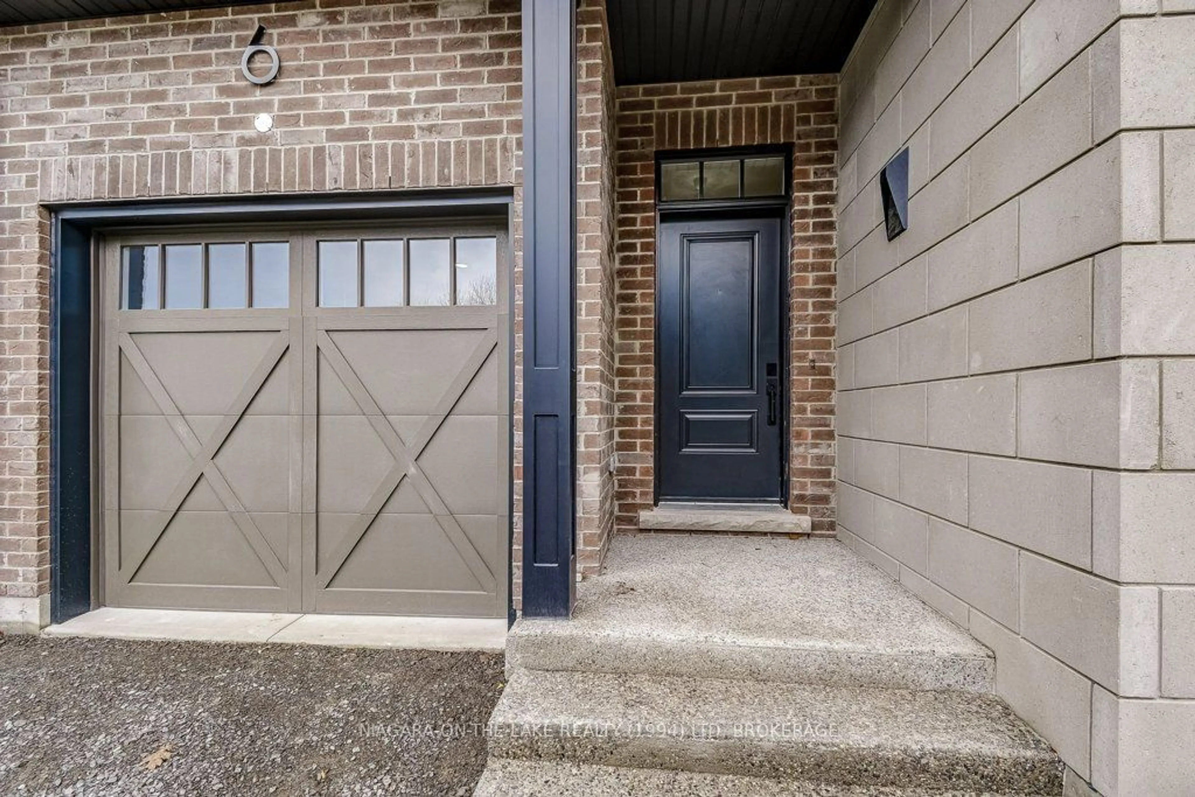 Indoor entryway for 25 Sorensen Crt #6, Niagara-on-the-Lake Ontario L0S 1J0