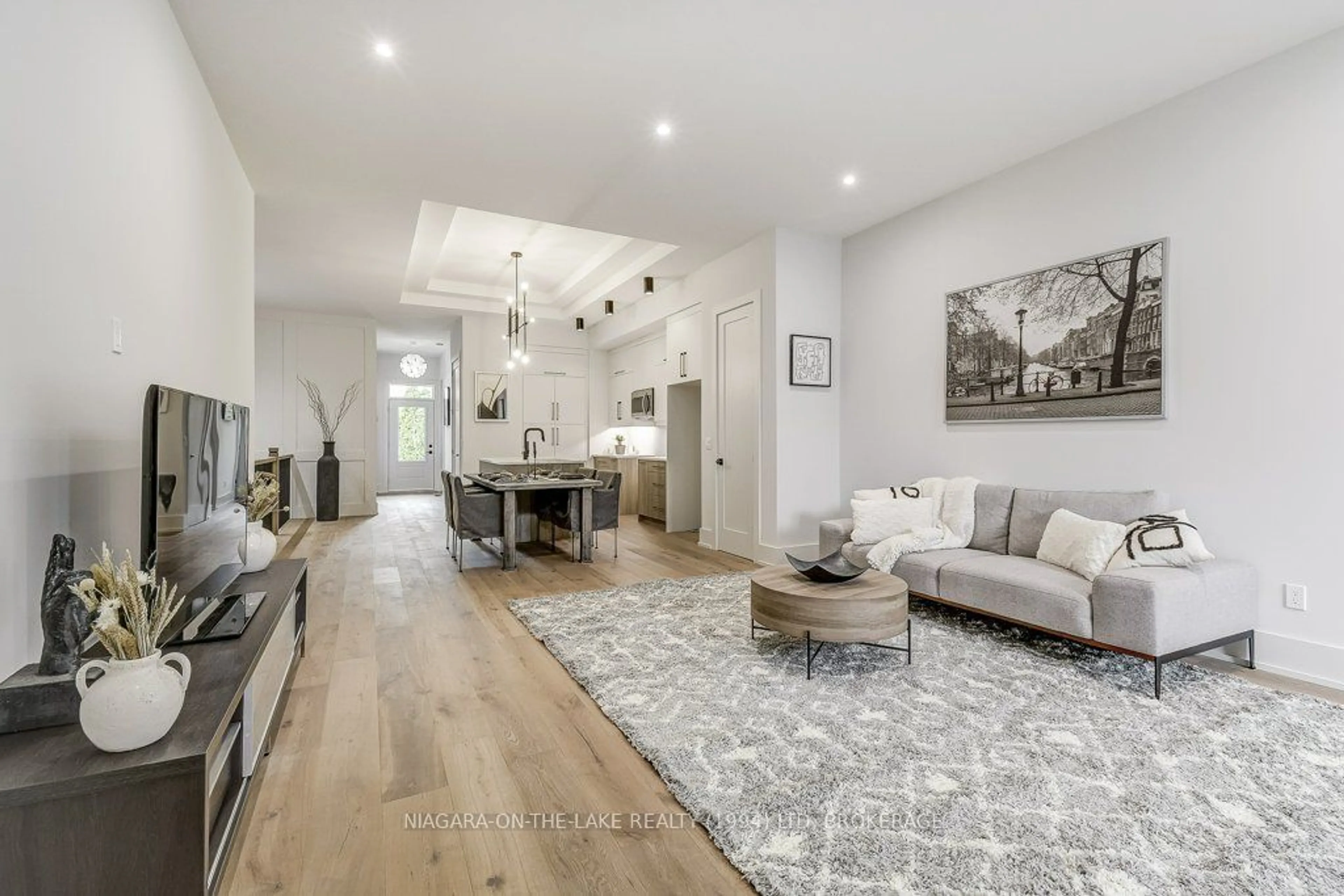 Living room with furniture, unknown for 25 Sorensen Crt #6, Niagara-on-the-Lake Ontario L0S 1J0