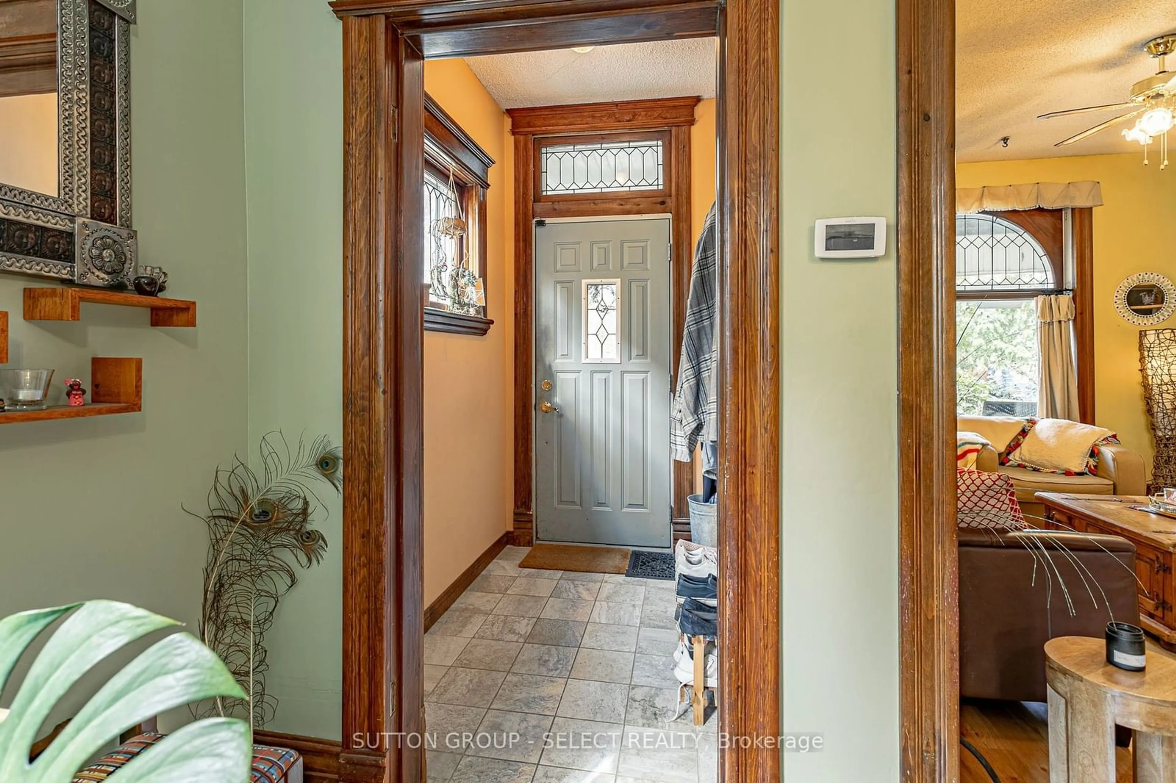 Indoor entryway for 793 LORNE Ave, London Ontario N5W 3K9