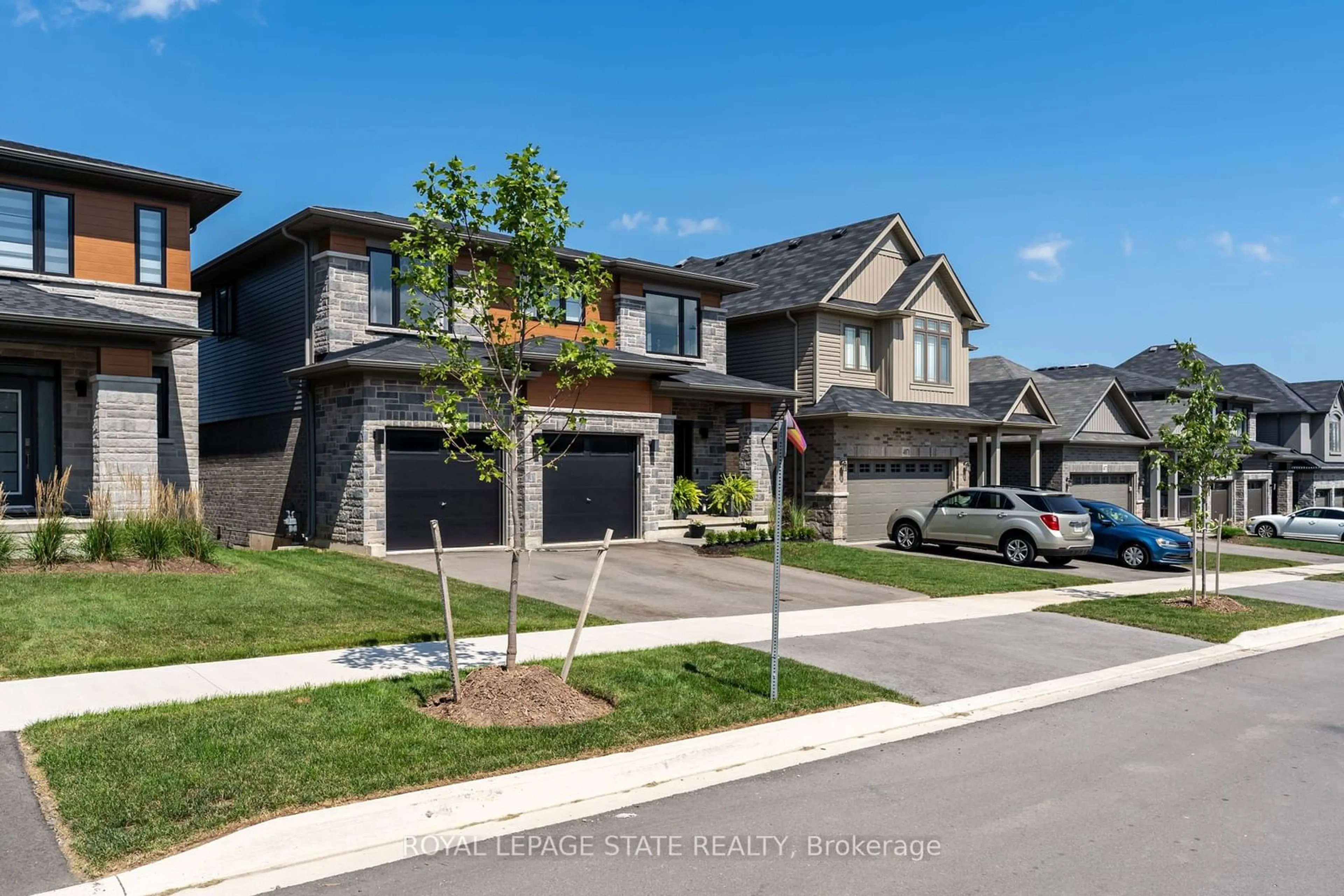 Home with brick exterior material, street for 4069 Brock St, Lincoln Ontario L3J 0S8