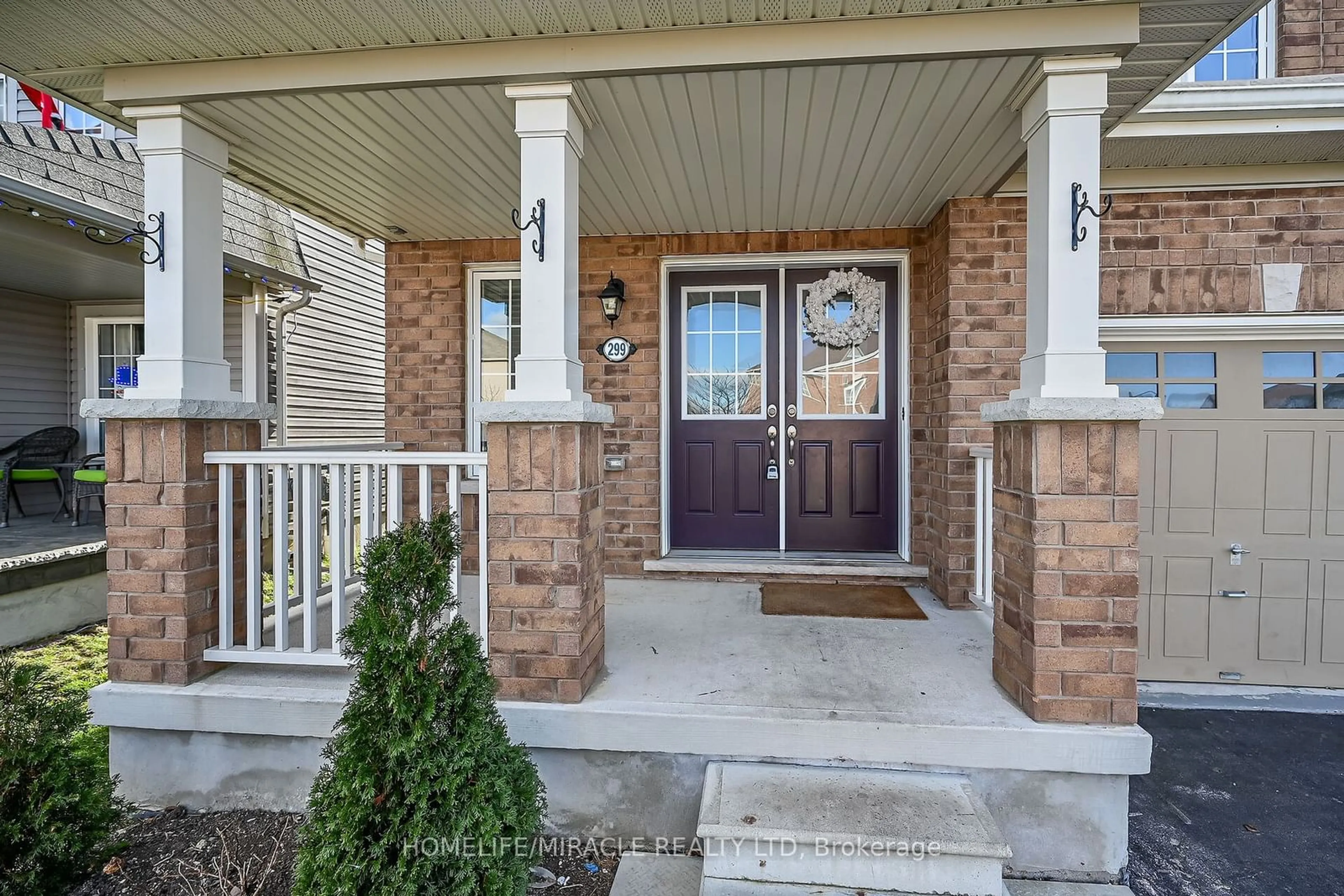 Indoor entryway for 299 Windwood Dr, Hamilton Ontario L0R 1C0