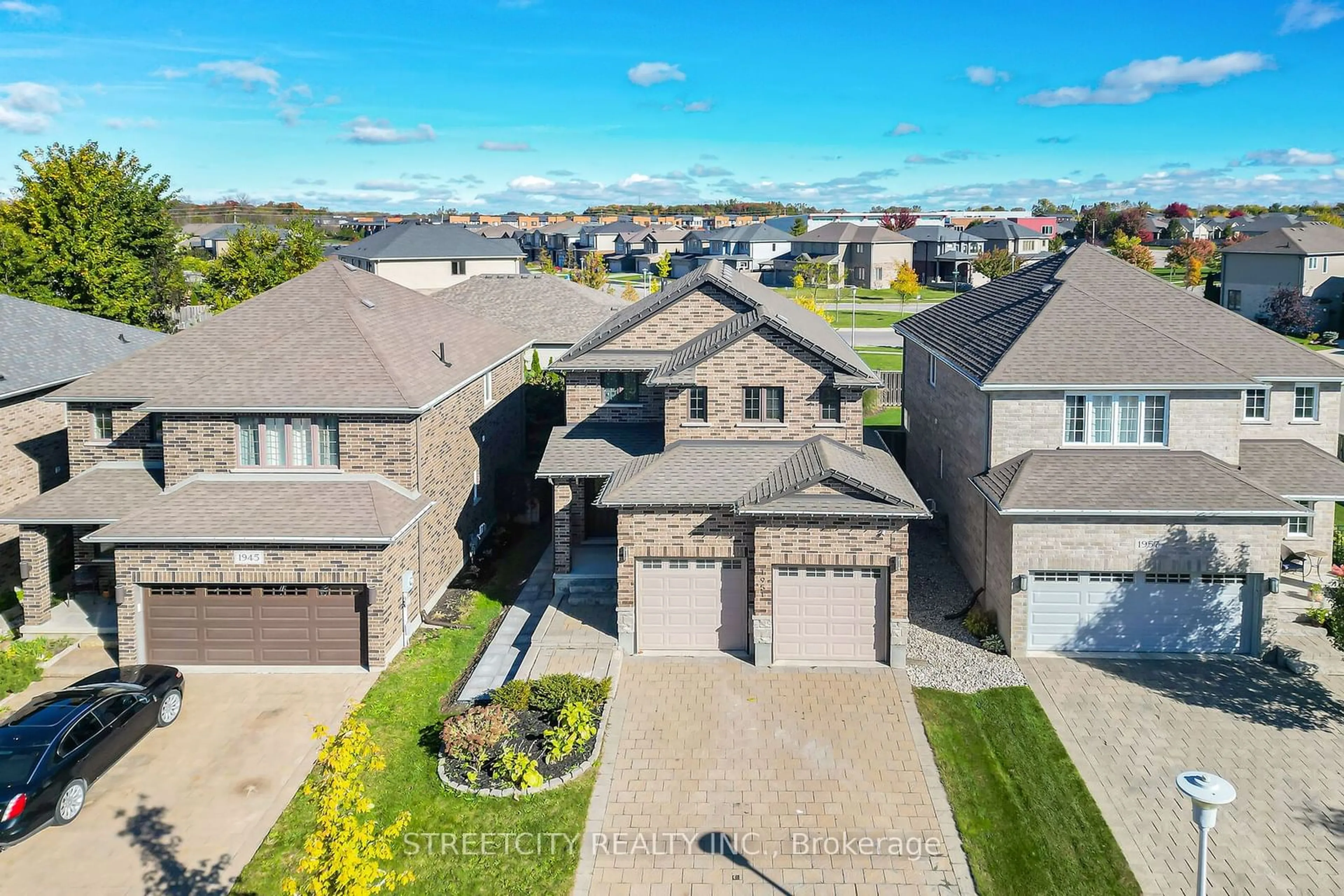 A pic from outside/outdoor area/front of a property/back of a property/a pic from drone, street for 1951 Cherrywood Tr, London Ontario N6H 0C9