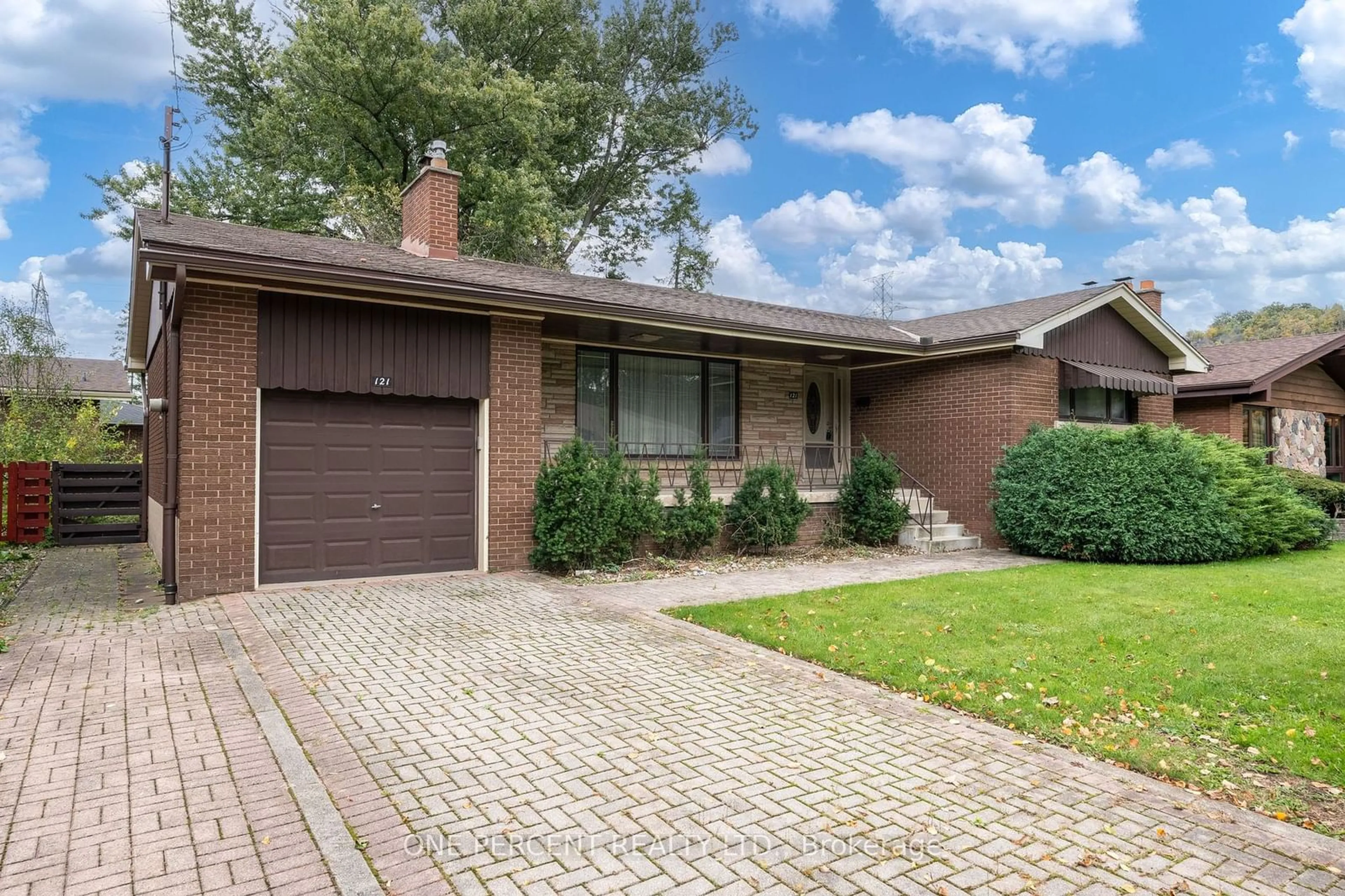 Home with brick exterior material, street for 121 Lower Horning Rd, Hamilton Ontario L8S 3G8