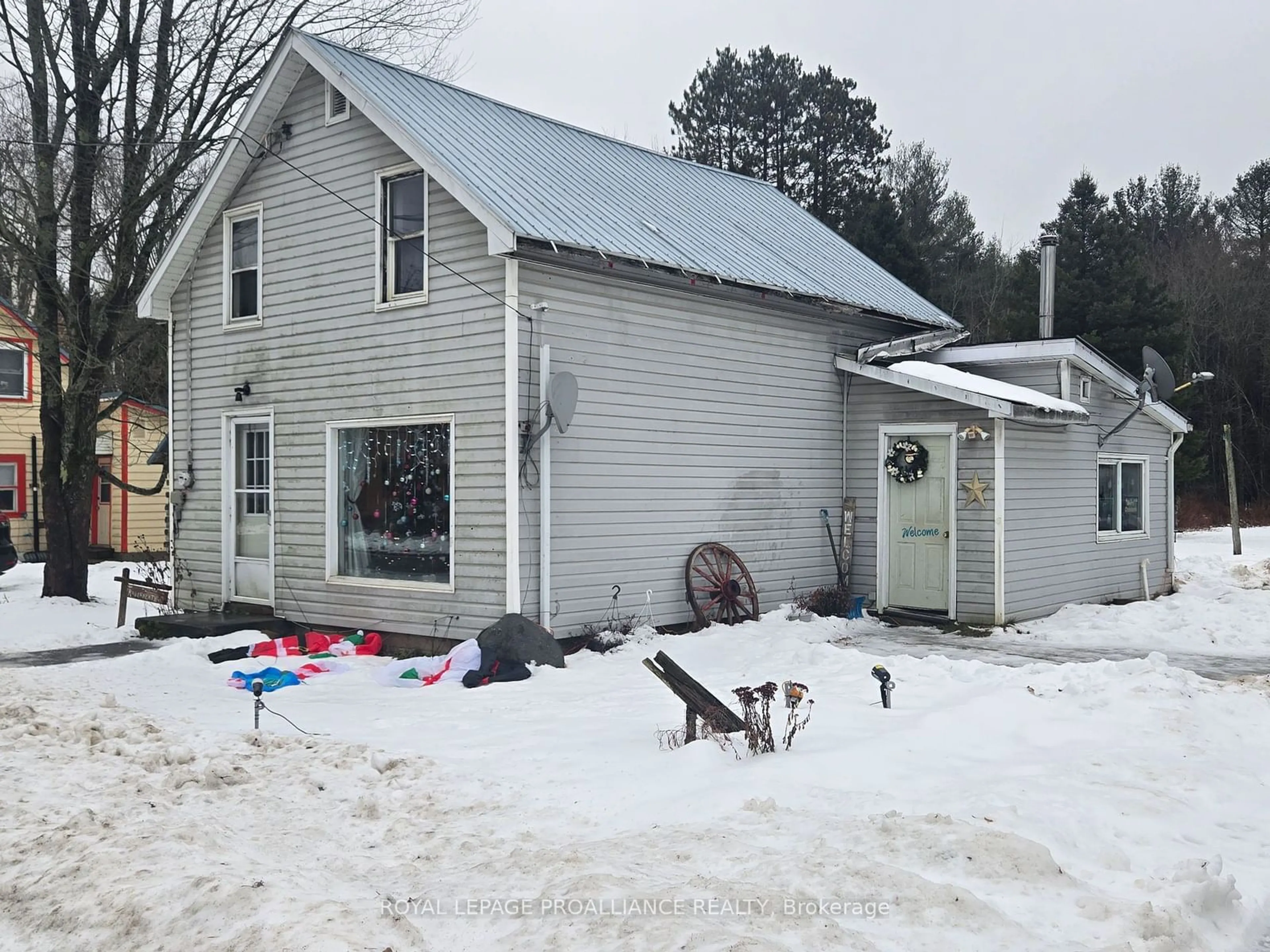 A pic from outside/outdoor area/front of a property/back of a property/a pic from drone, building for 16 Glastonbury Rd, Addington Highlands Ontario K0H 2G0