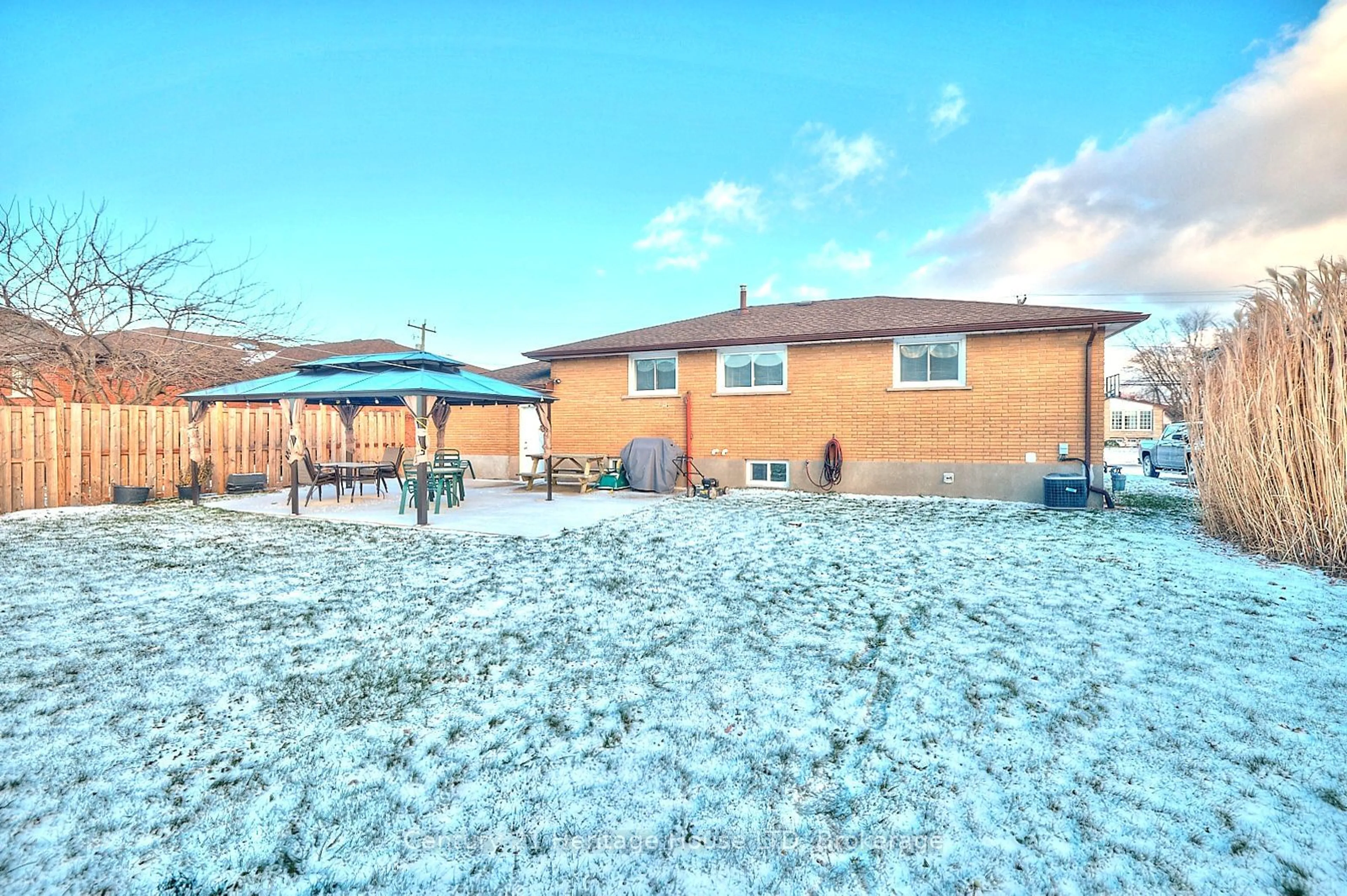 A pic from outside/outdoor area/front of a property/back of a property/a pic from drone, building for 14 Janet St, Port Colborne Ontario L3K 2E7