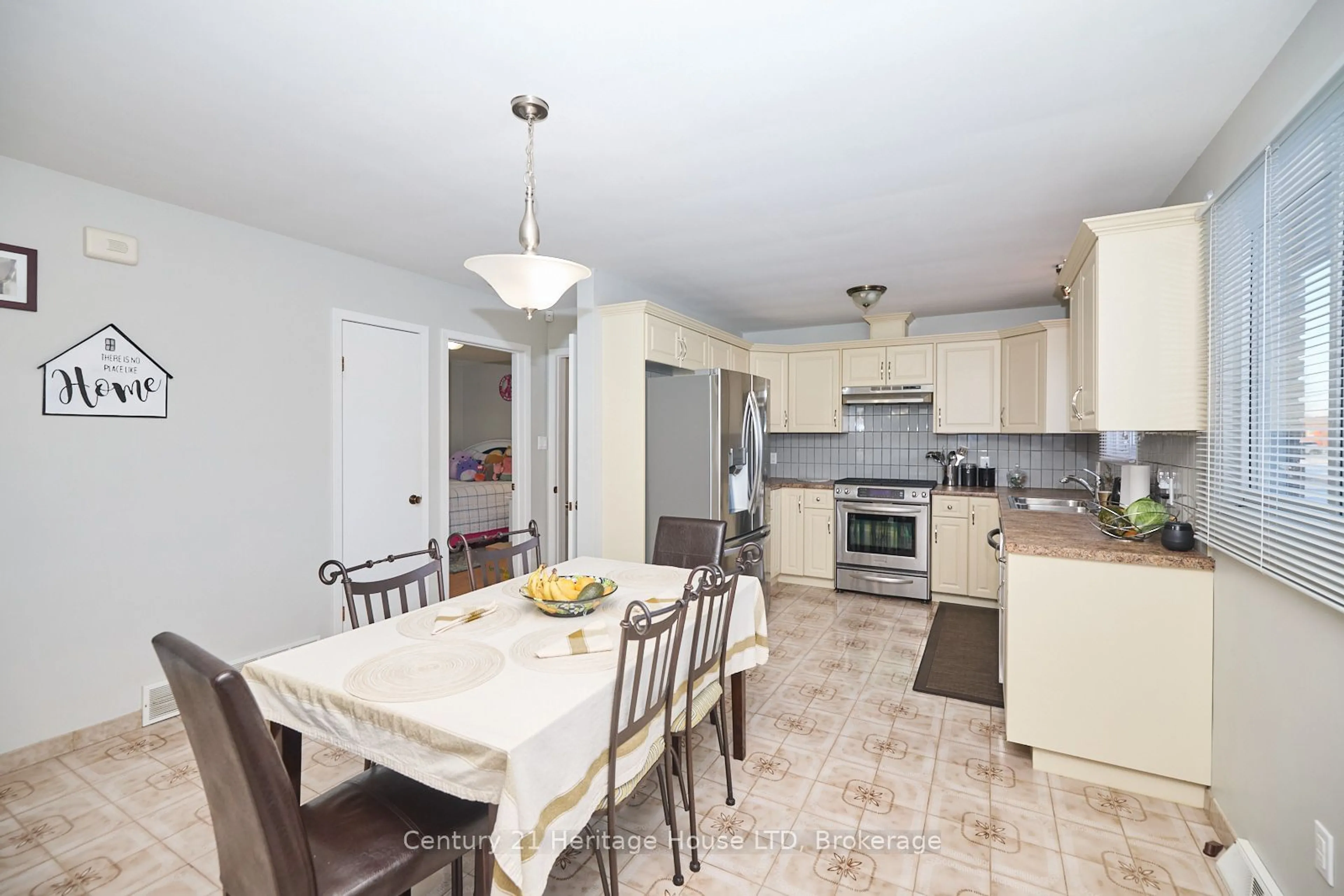 Open concept kitchen, ceramic/tile floor for 14 Janet St, Port Colborne Ontario L3K 2E7