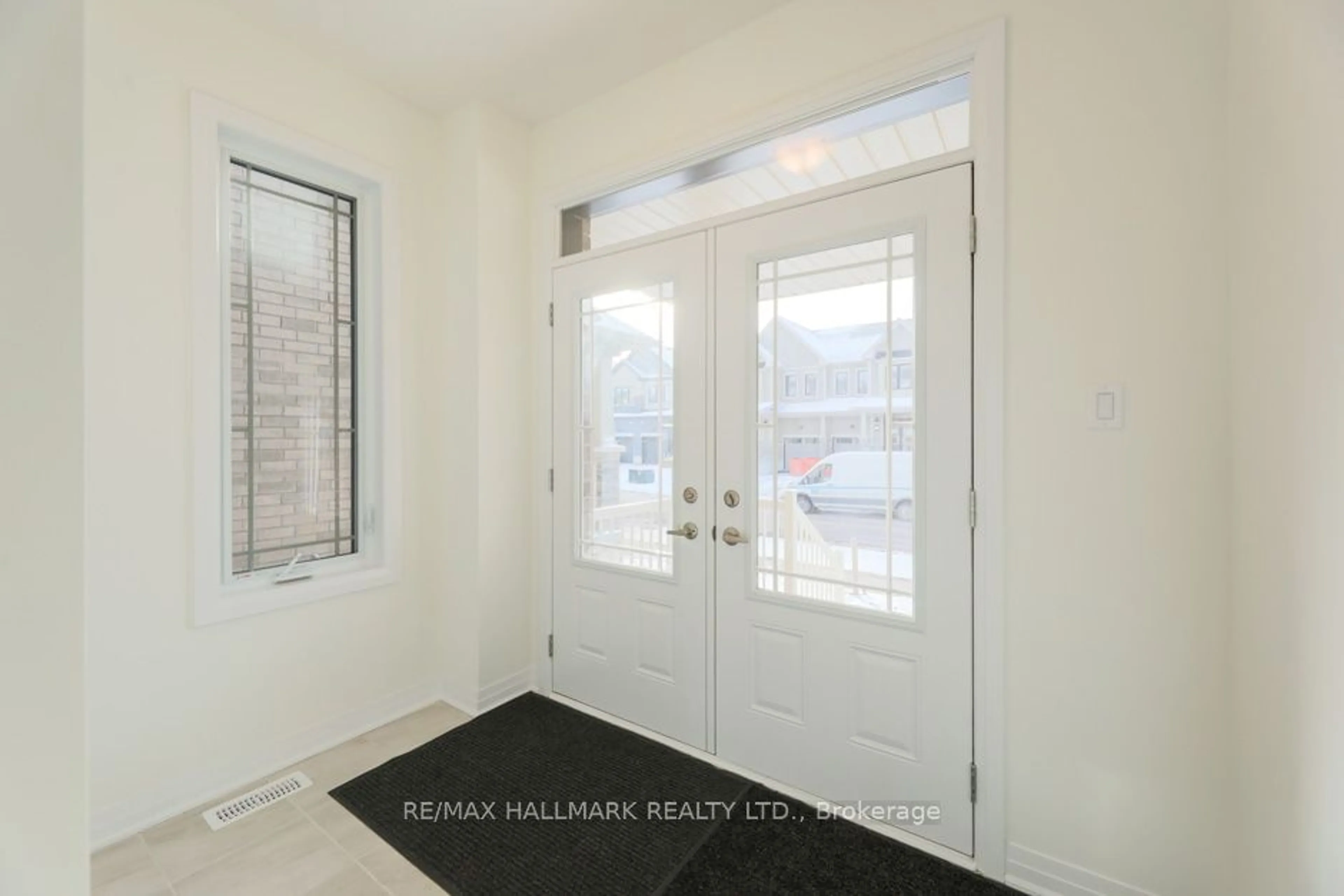 Indoor entryway for 58 Masters St, Welland Ontario L3B 0N4