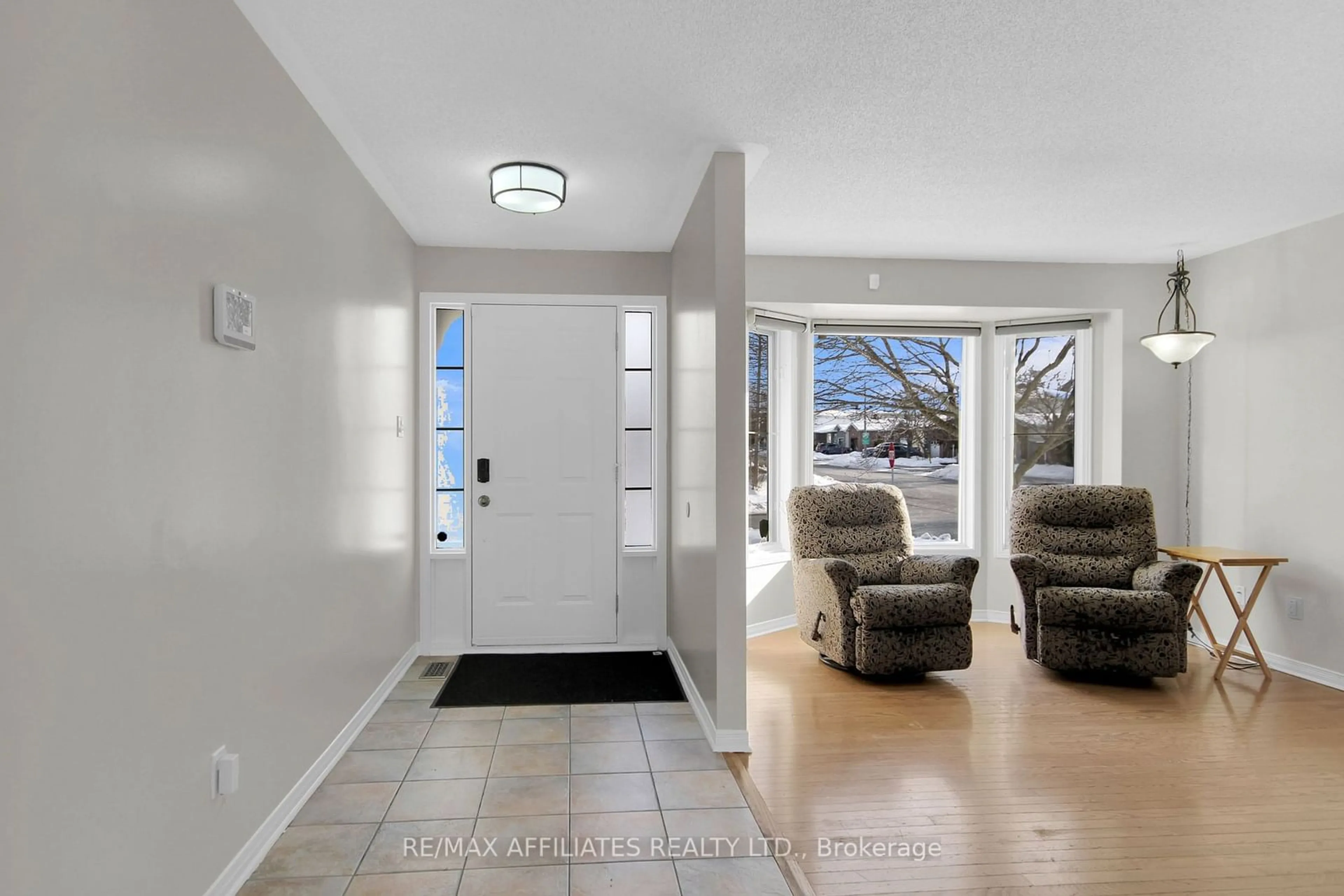 Indoor entryway for 101 Mika St, Stittsville - Munster - Richmond Ontario K2S 1K7