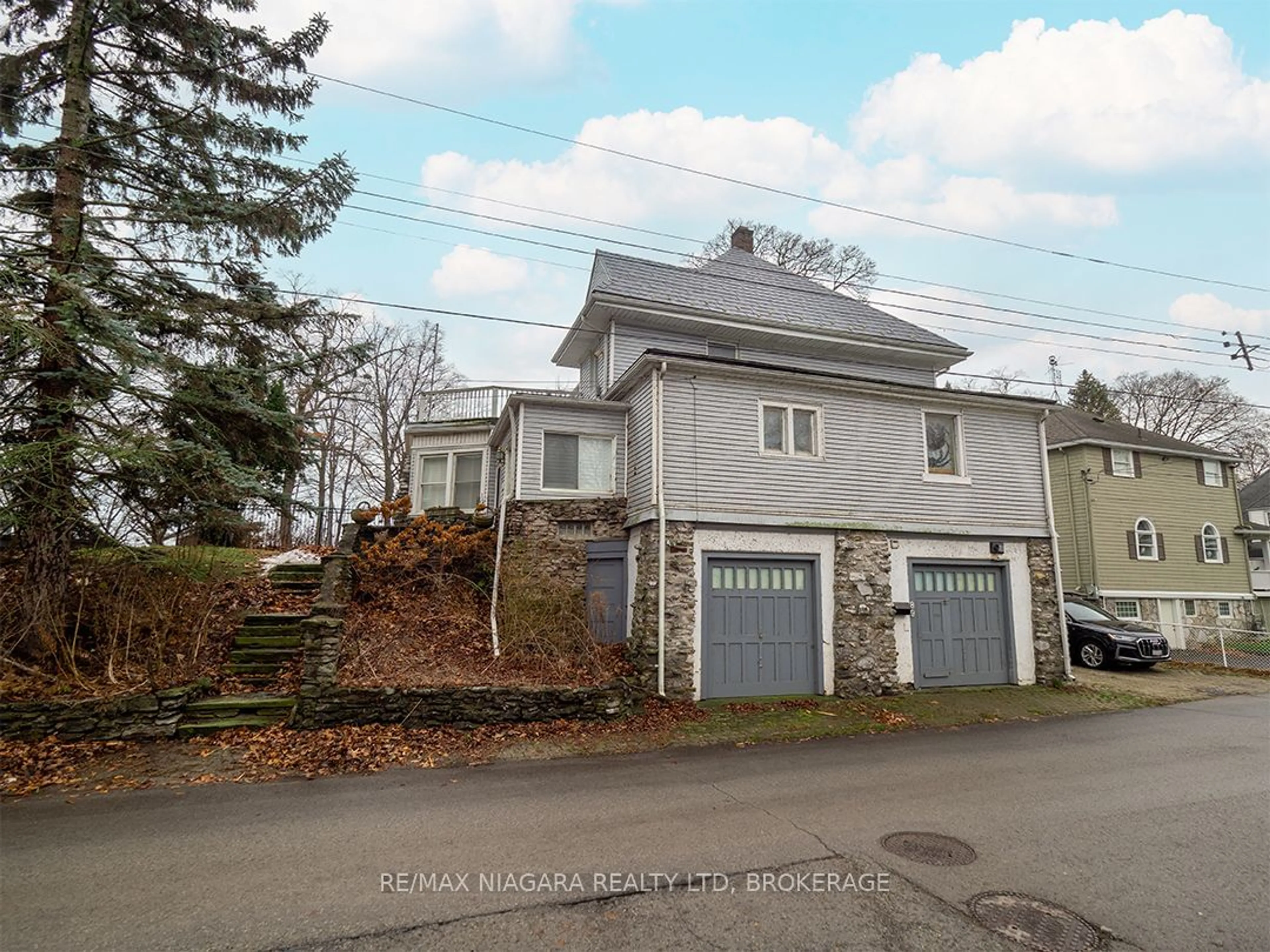 A pic from outside/outdoor area/front of a property/back of a property/a pic from drone, street for 89 Tennessee Ave, Port Colborne Ontario L3K 2R8