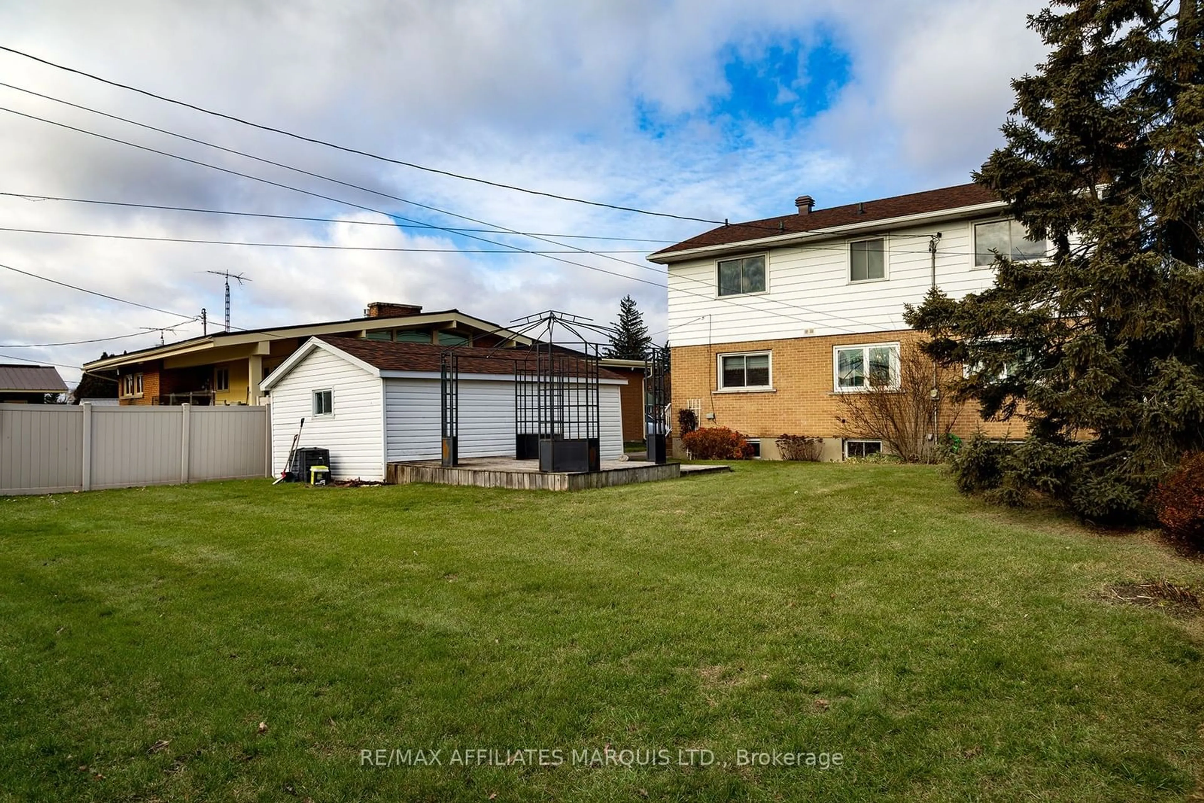 A pic from outside/outdoor area/front of a property/back of a property/a pic from drone, street for 77 Kyle Dr, South Dundas Ontario K0C 1X0