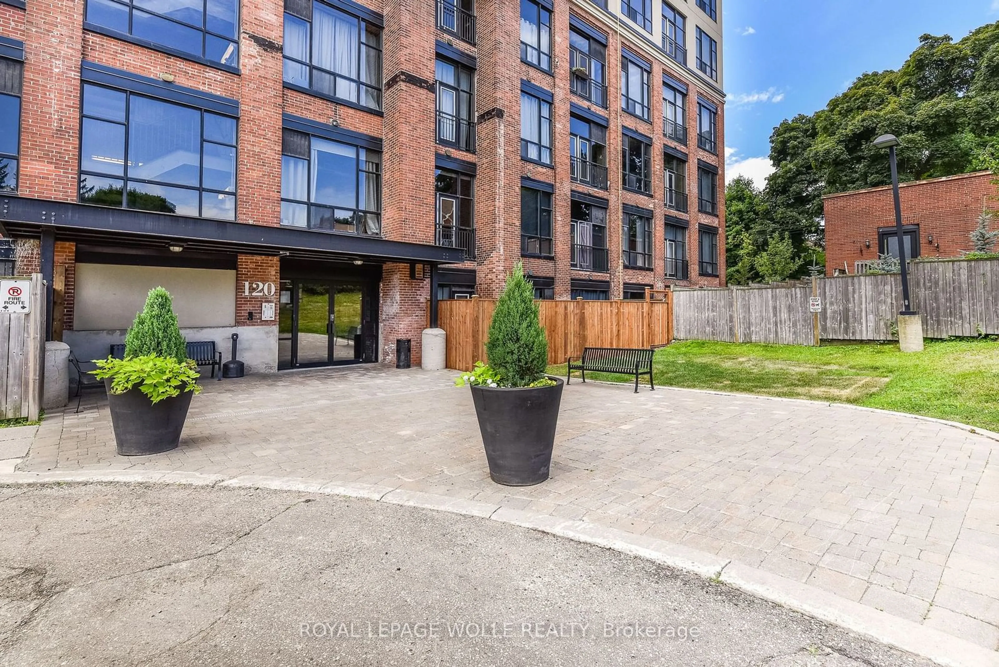 A pic from outside/outdoor area/front of a property/back of a property/a pic from drone, building for 120 Mansion St #505, Kitchener Ontario N2H 0A1