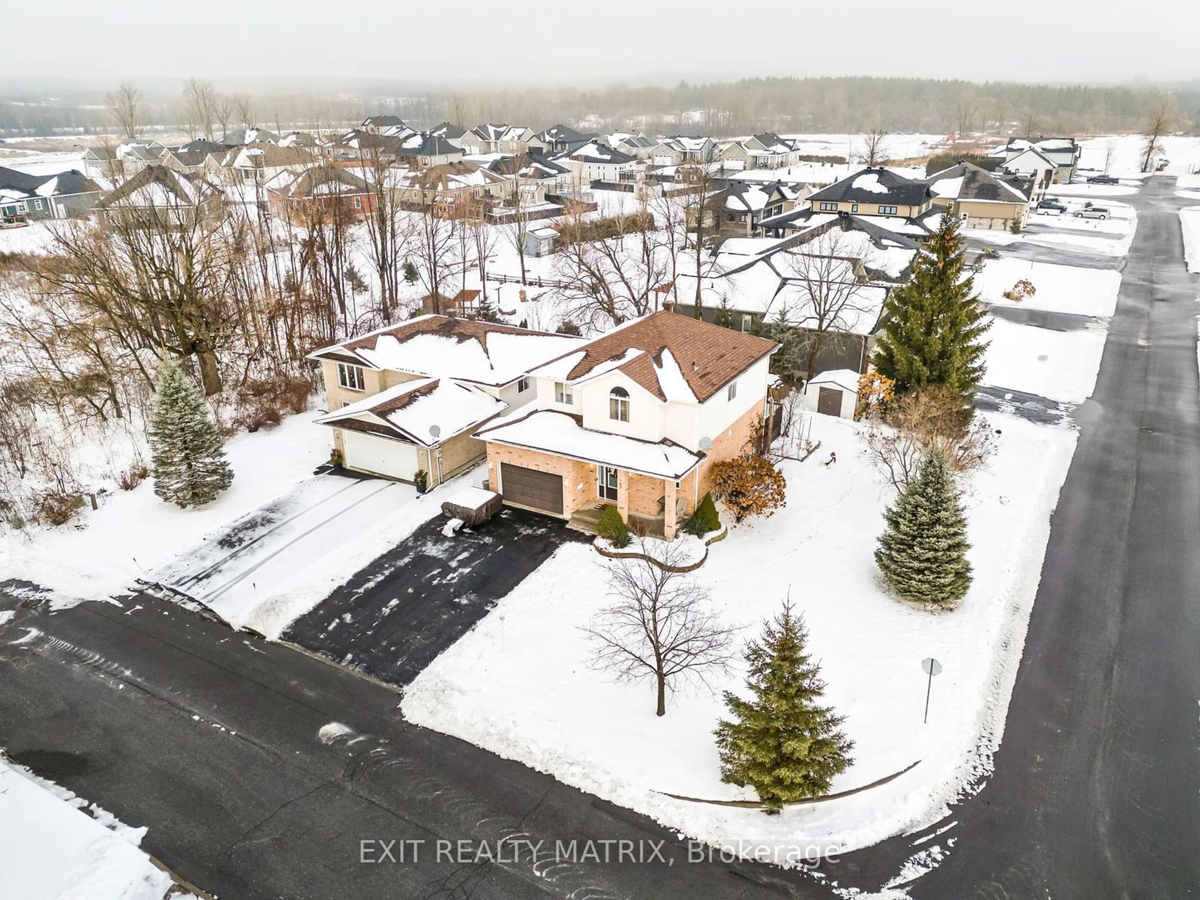 A pic from outside/outdoor area/front of a property/back of a property/a pic from drone, street for 52 Barnhart Dr, South Stormont Ontario K0C 1P0