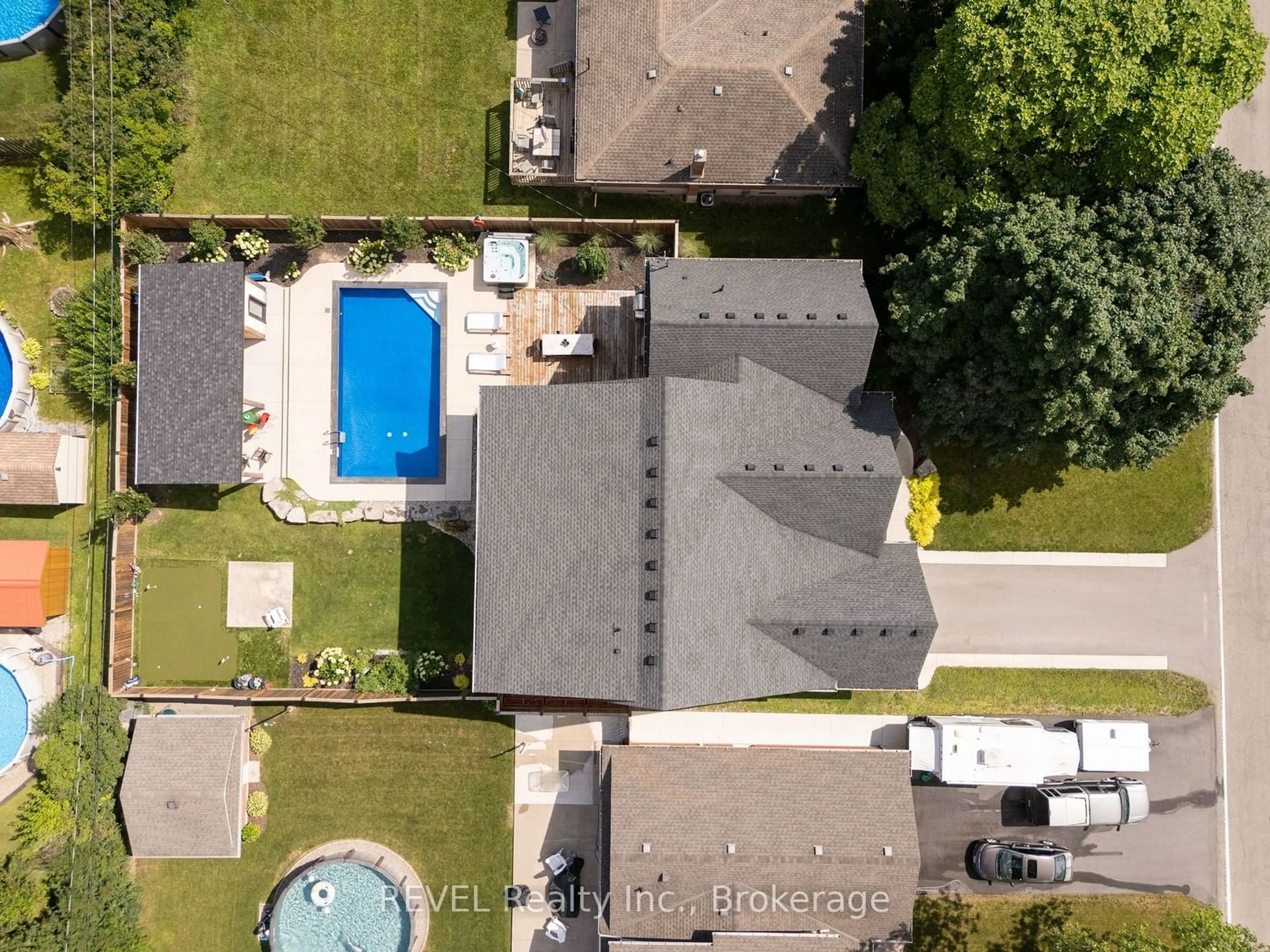 A pic from outside/outdoor area/front of a property/back of a property/a pic from drone, unknown for 8 Runnymede Rd, Port Colborne Ontario L3K 5C1