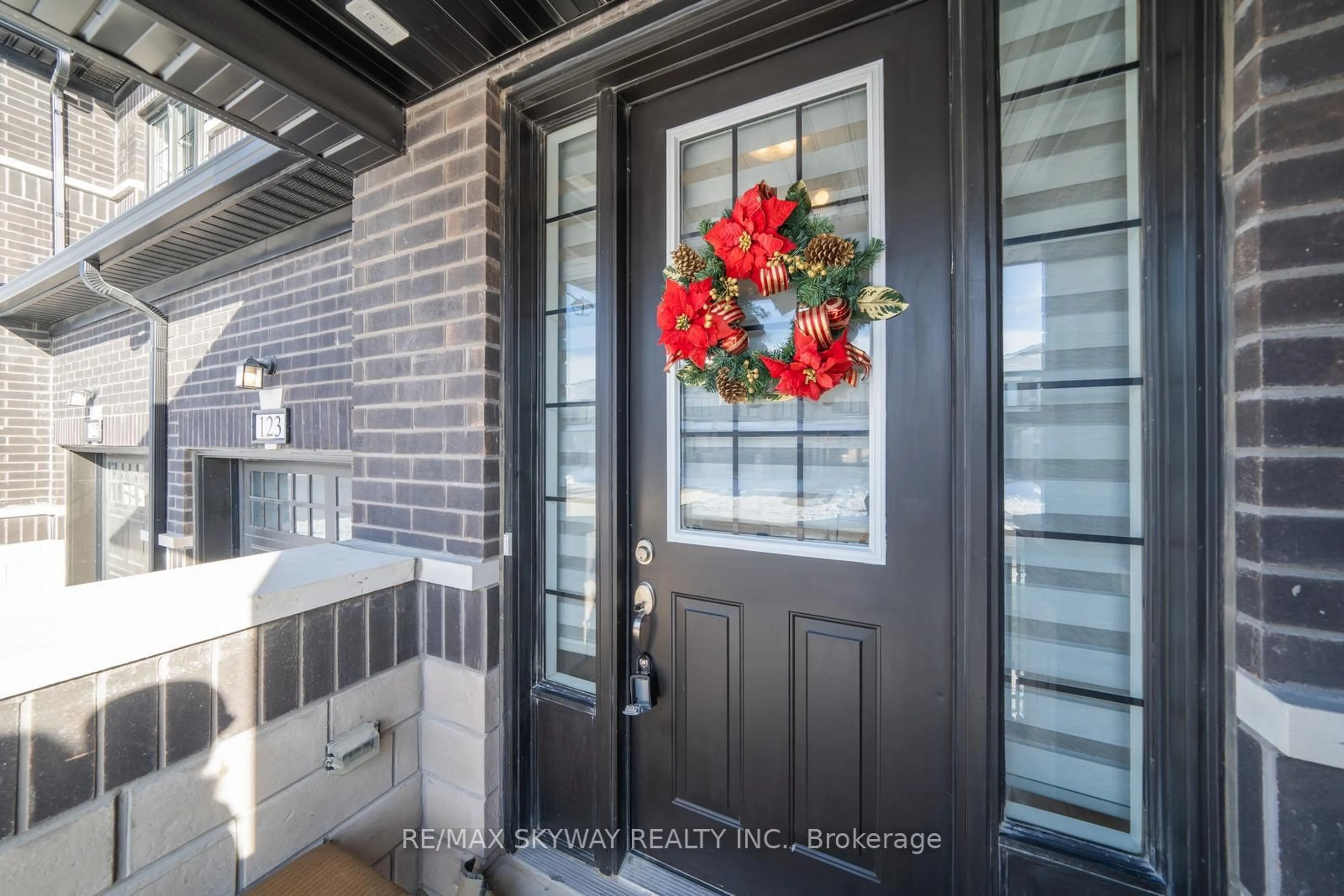 Indoor entryway for 123 Corley St, Kawartha Lakes Ontario K9V 0R4