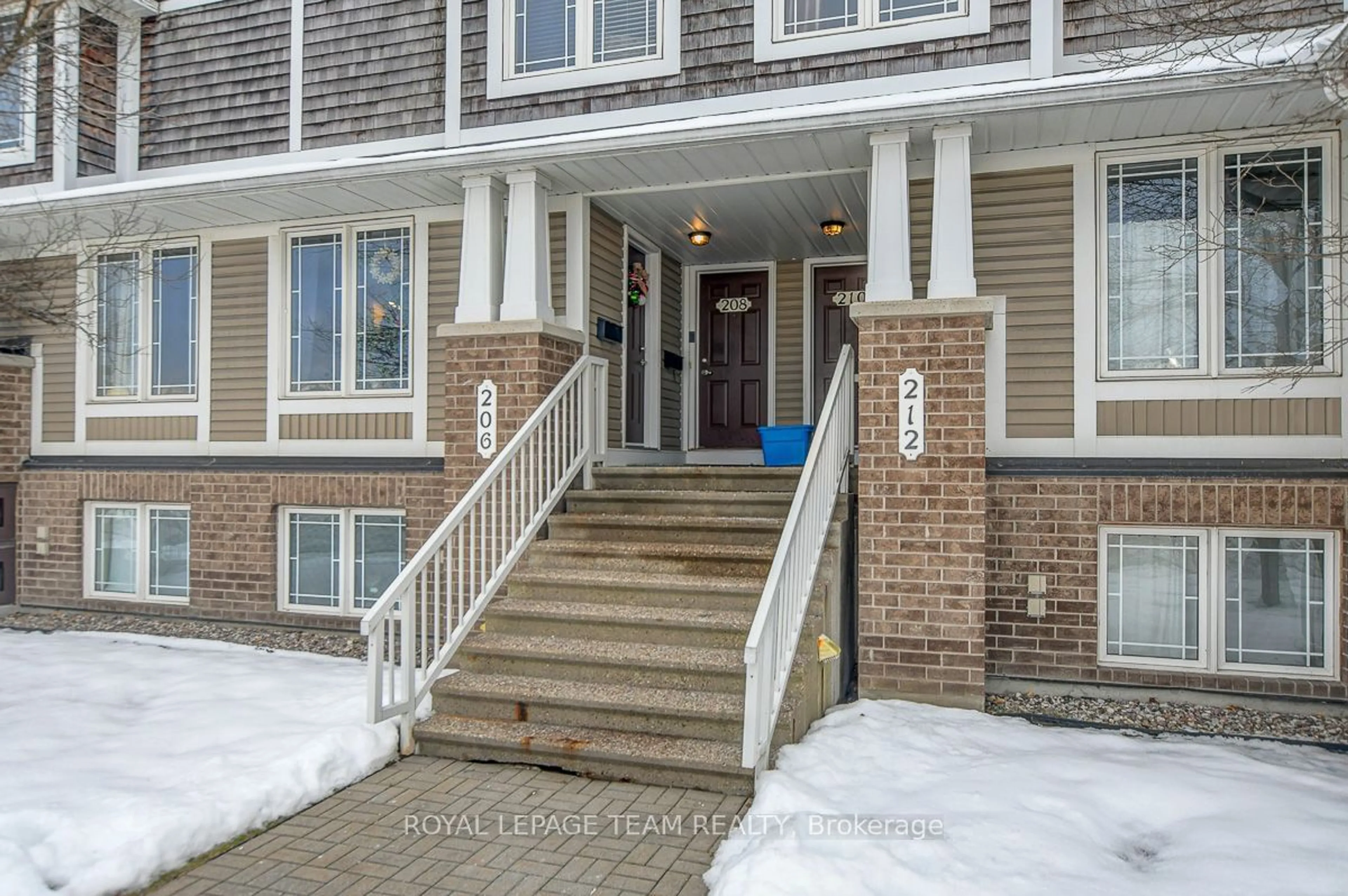 Indoor entryway for 208 Chapman Mills Dr #18, Barrhaven Ontario K2J 0B8