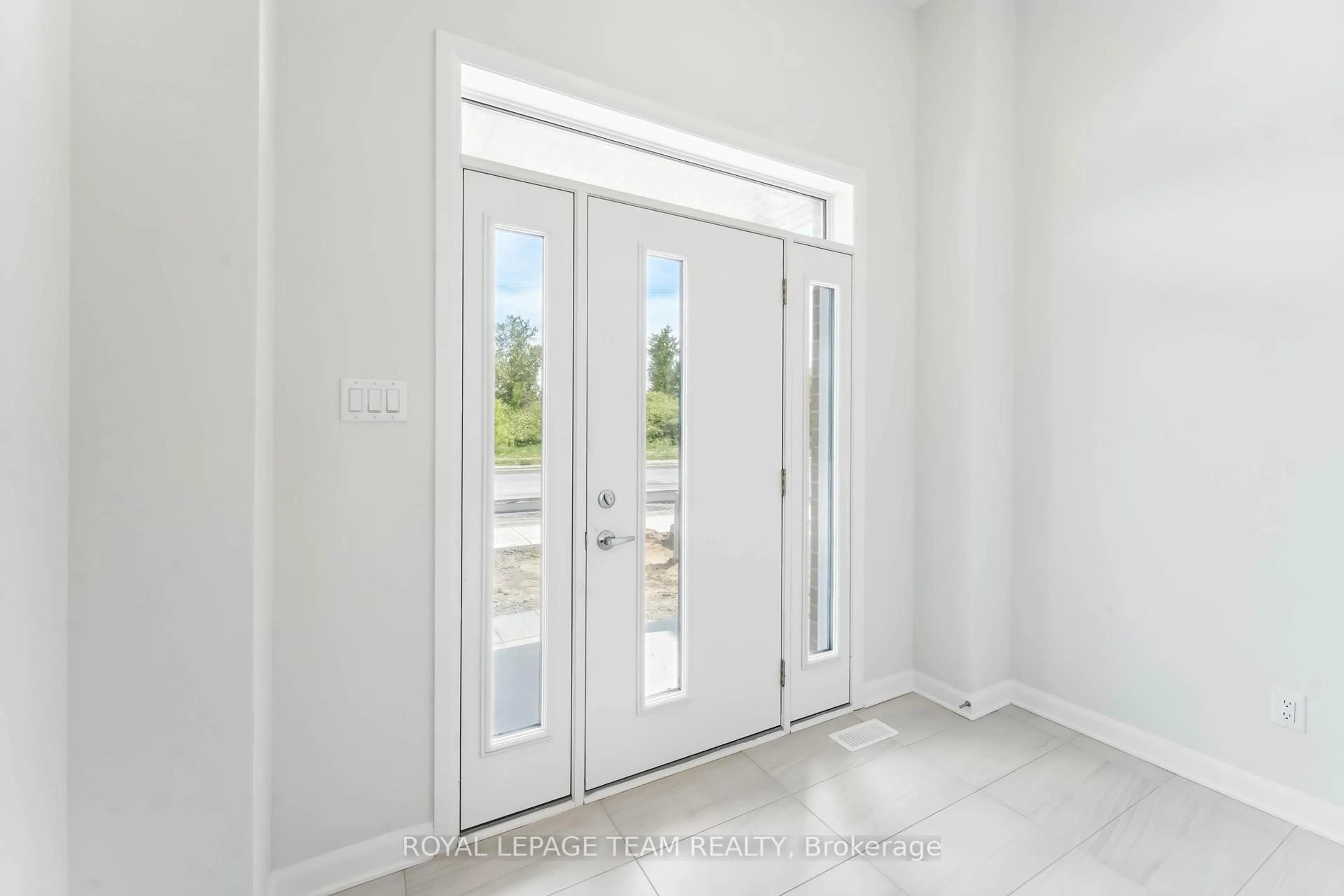 Indoor entryway for 5045 Abbott St, Kanata Ontario K2V 0V2