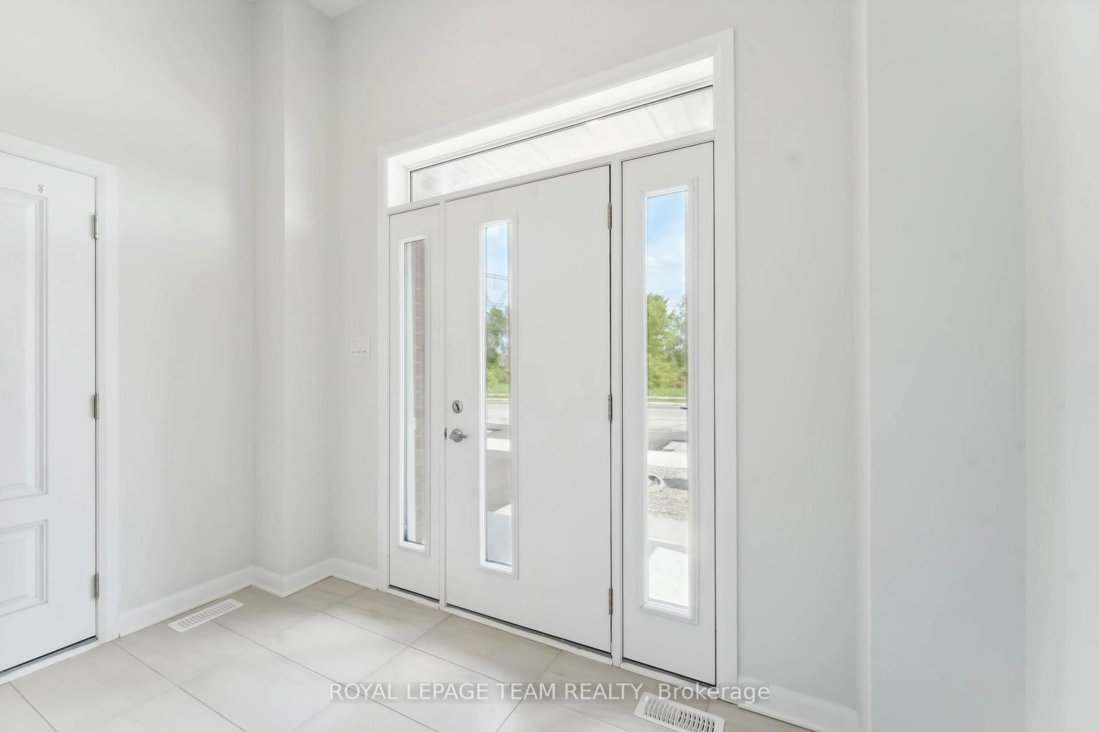 Indoor entryway for 5045 Abbott St, Kanata Ontario K2V 0V2