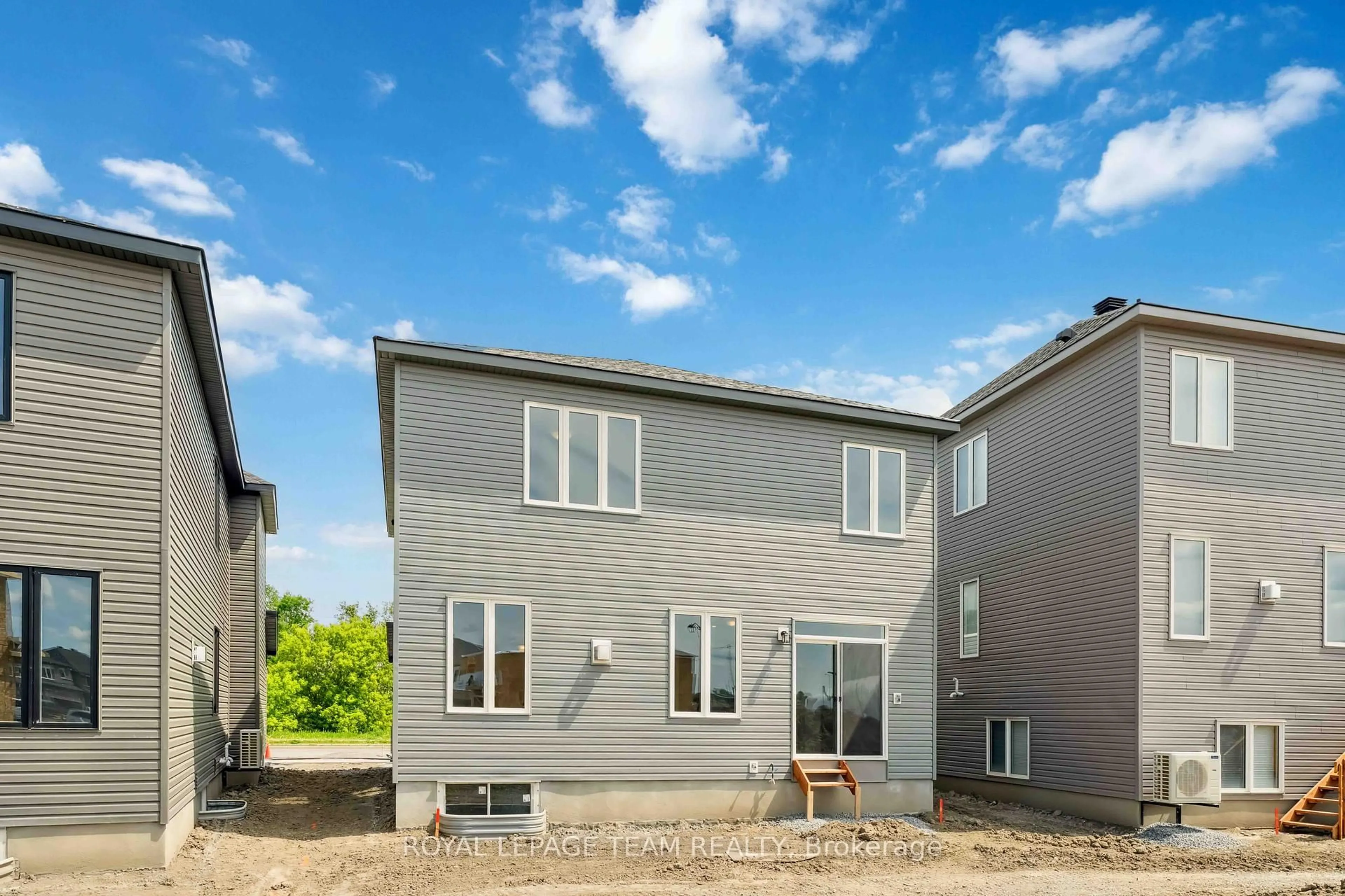 Home with vinyl exterior material, building for 5045 Abbott St, Kanata Ontario K2V 0V2