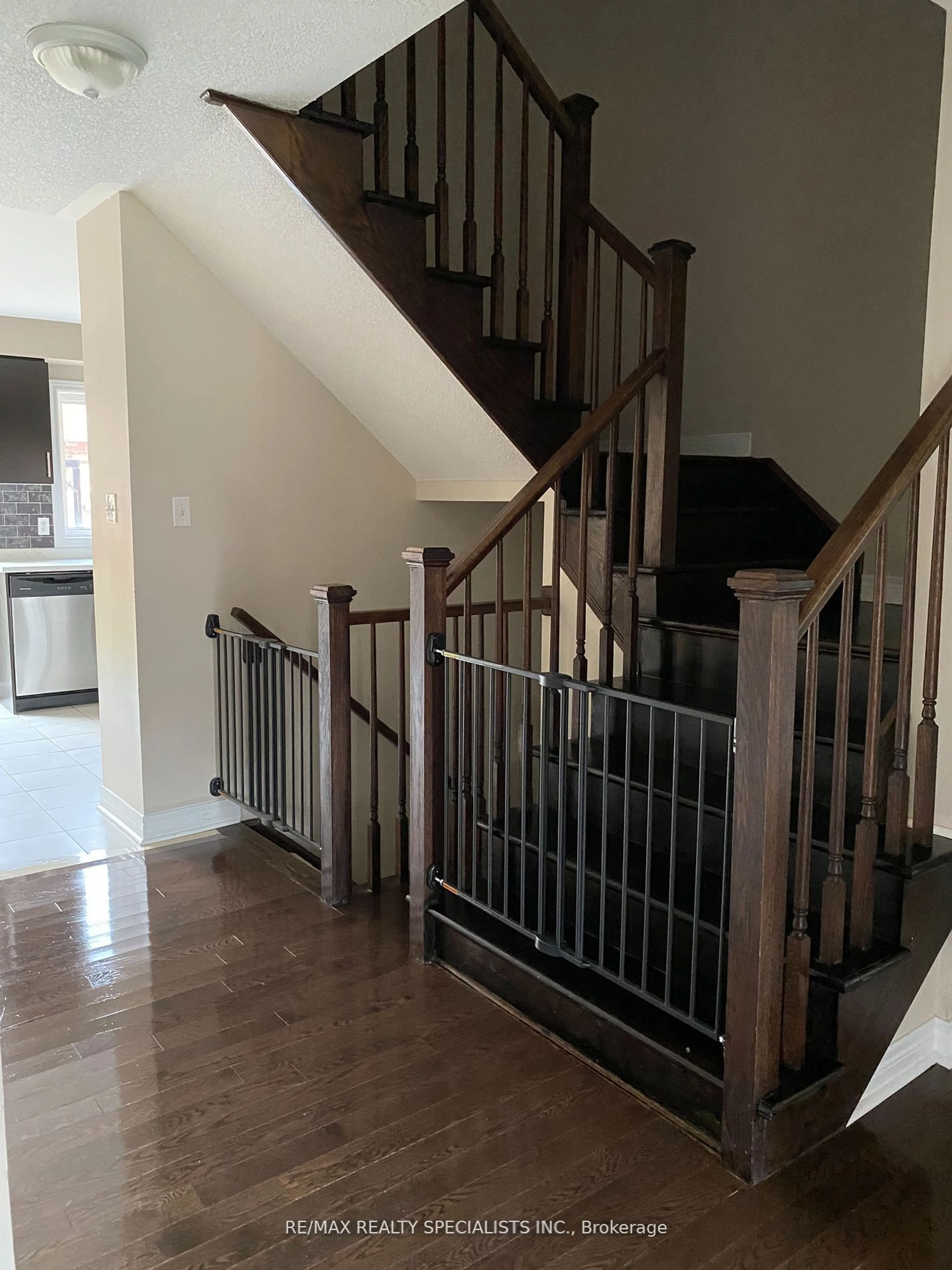 Stairs for 113 Keith Cres, Niagara-on-the-Lake Ontario L0J 1J0