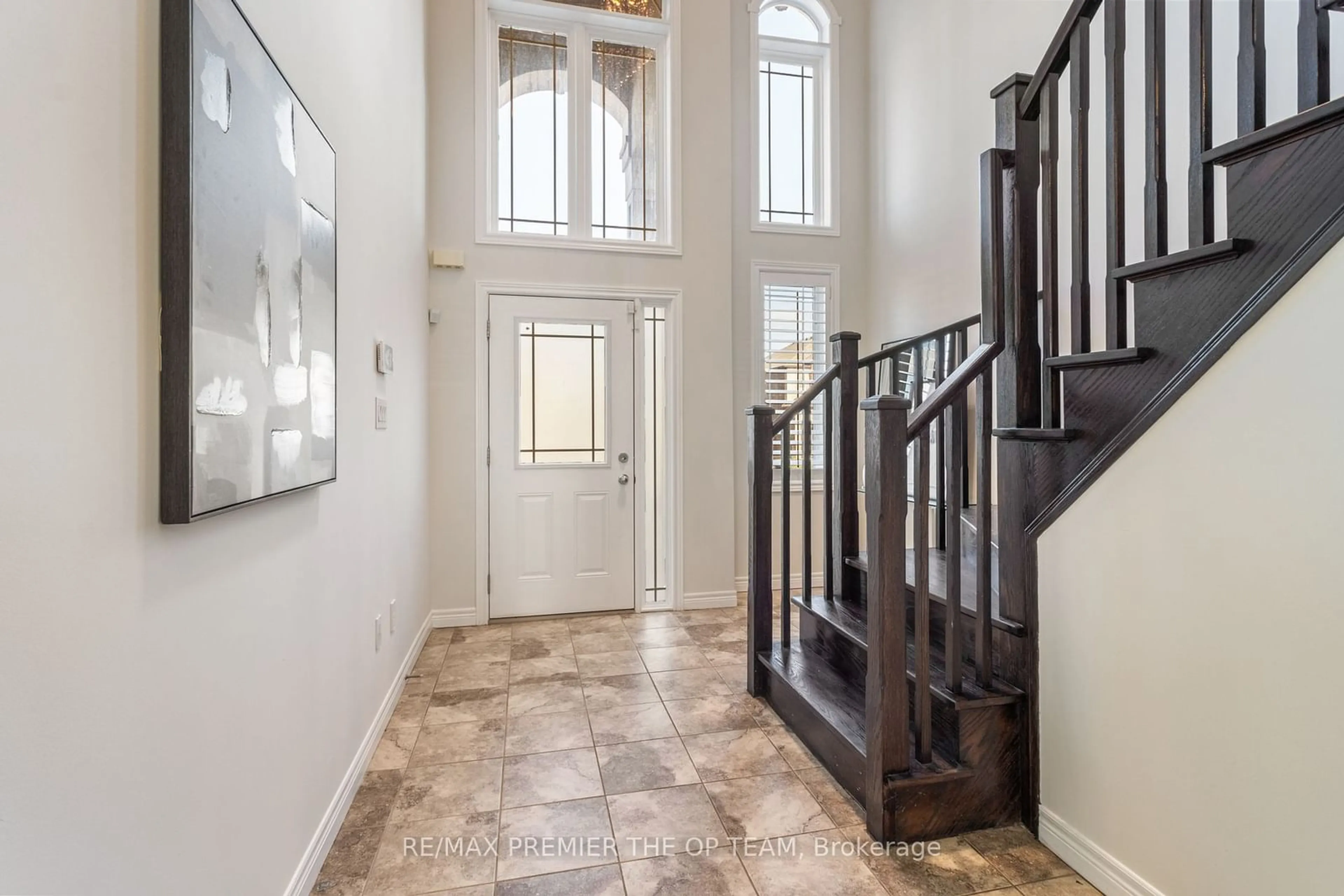 Indoor entryway for 238 Medici Lane, Hamilton Ontario L9B 0G6