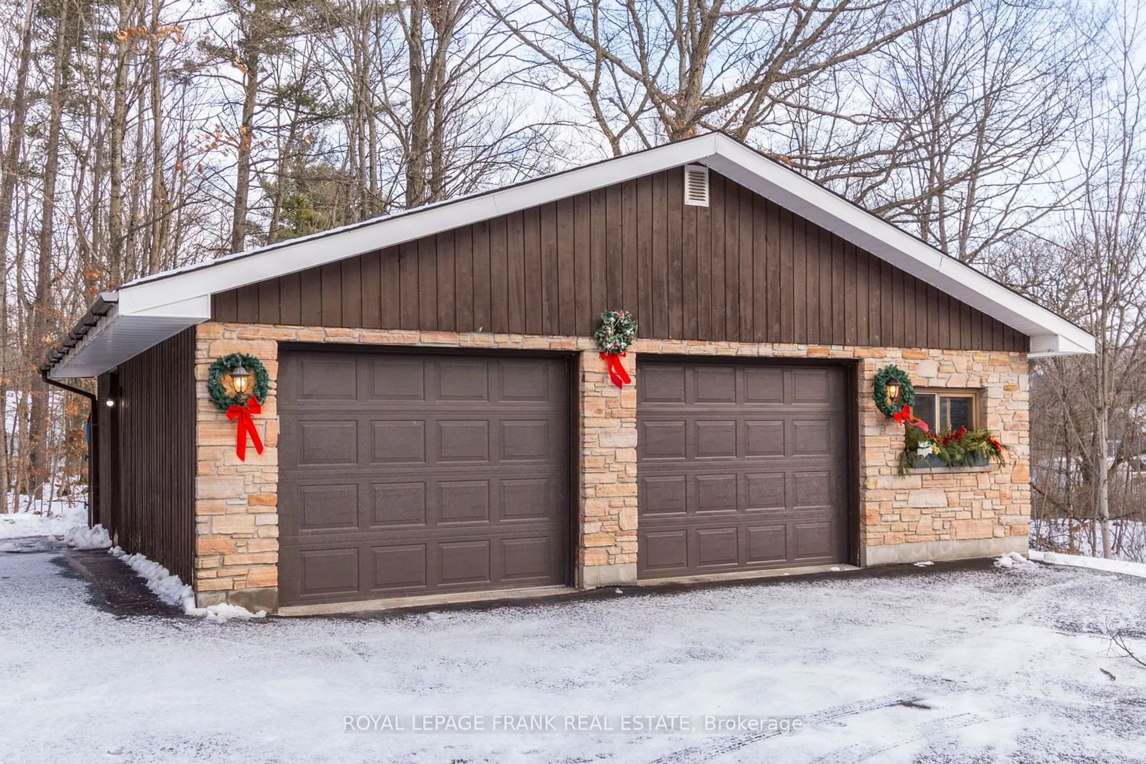 Indoor garage for 82 River Heights Rd, Marmora and Lake Ontario K0K 2M0