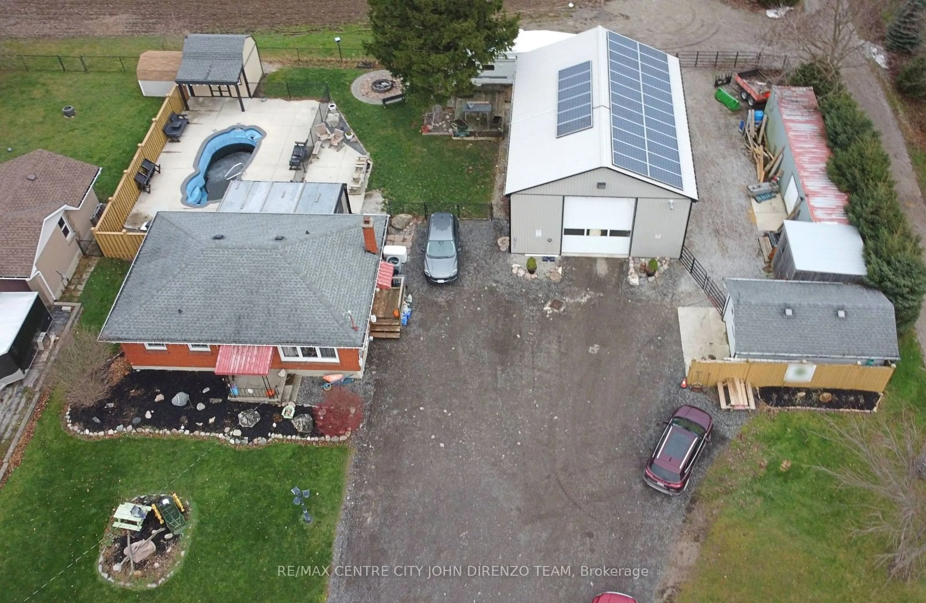 A pic from outside/outdoor area/front of a property/back of a property/a pic from drone, building for 180 Centennial Ave, St. Thomas Ontario N5R 5B2