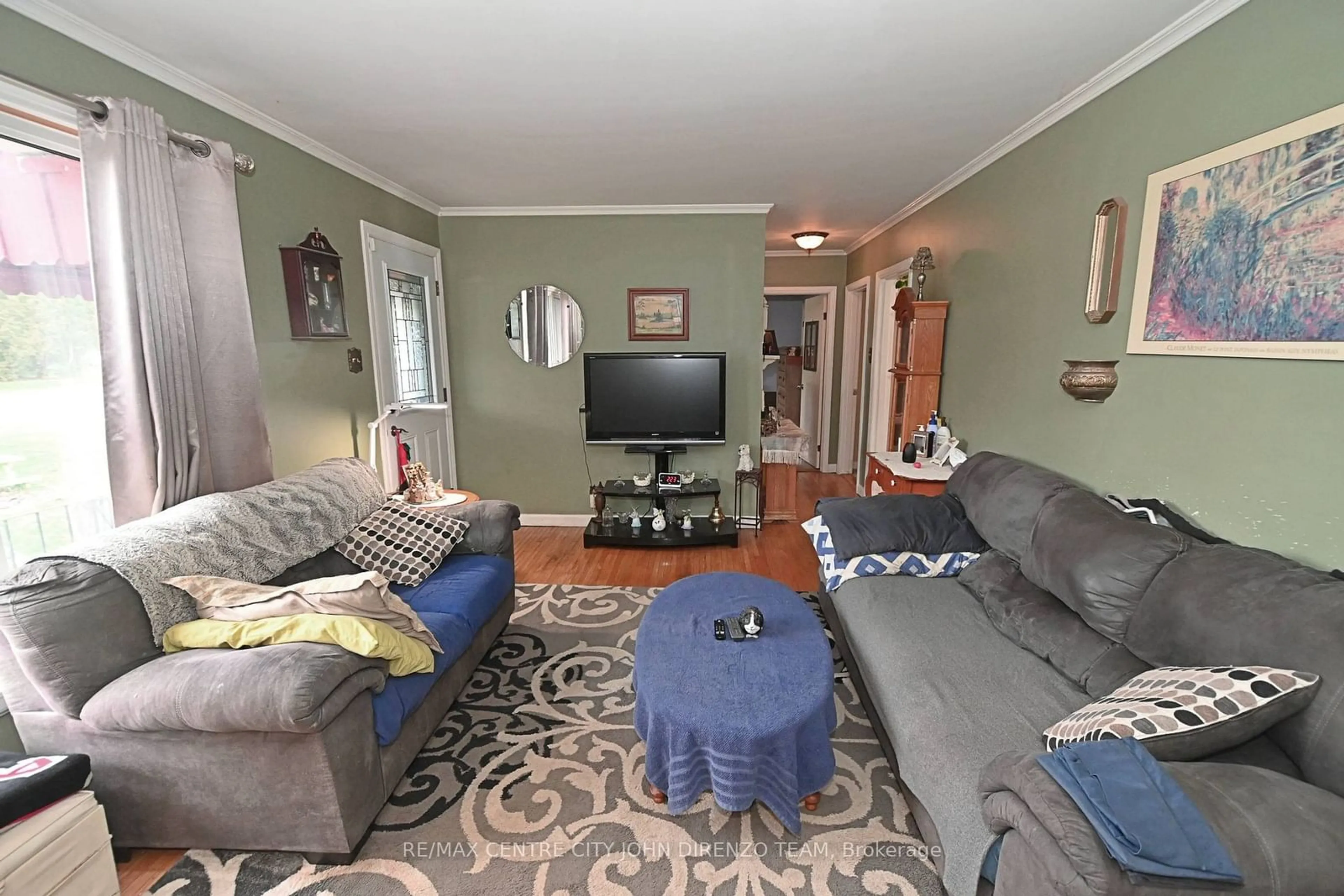 Living room with furniture, unknown for 180 Centennial Ave, St. Thomas Ontario N5R 5B2