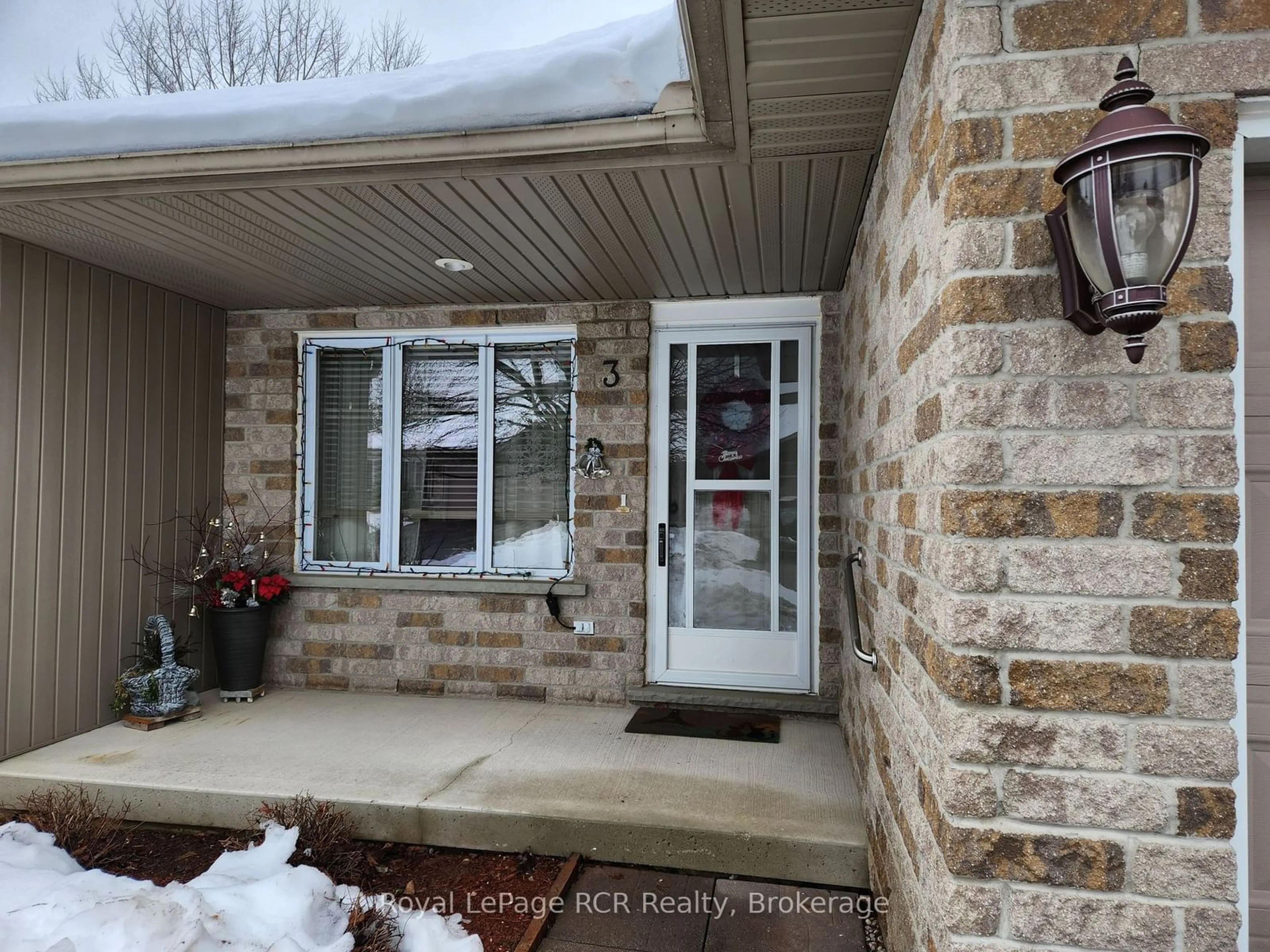 Indoor entryway for 302 Park St #3, West Grey Ontario N0G 1R0