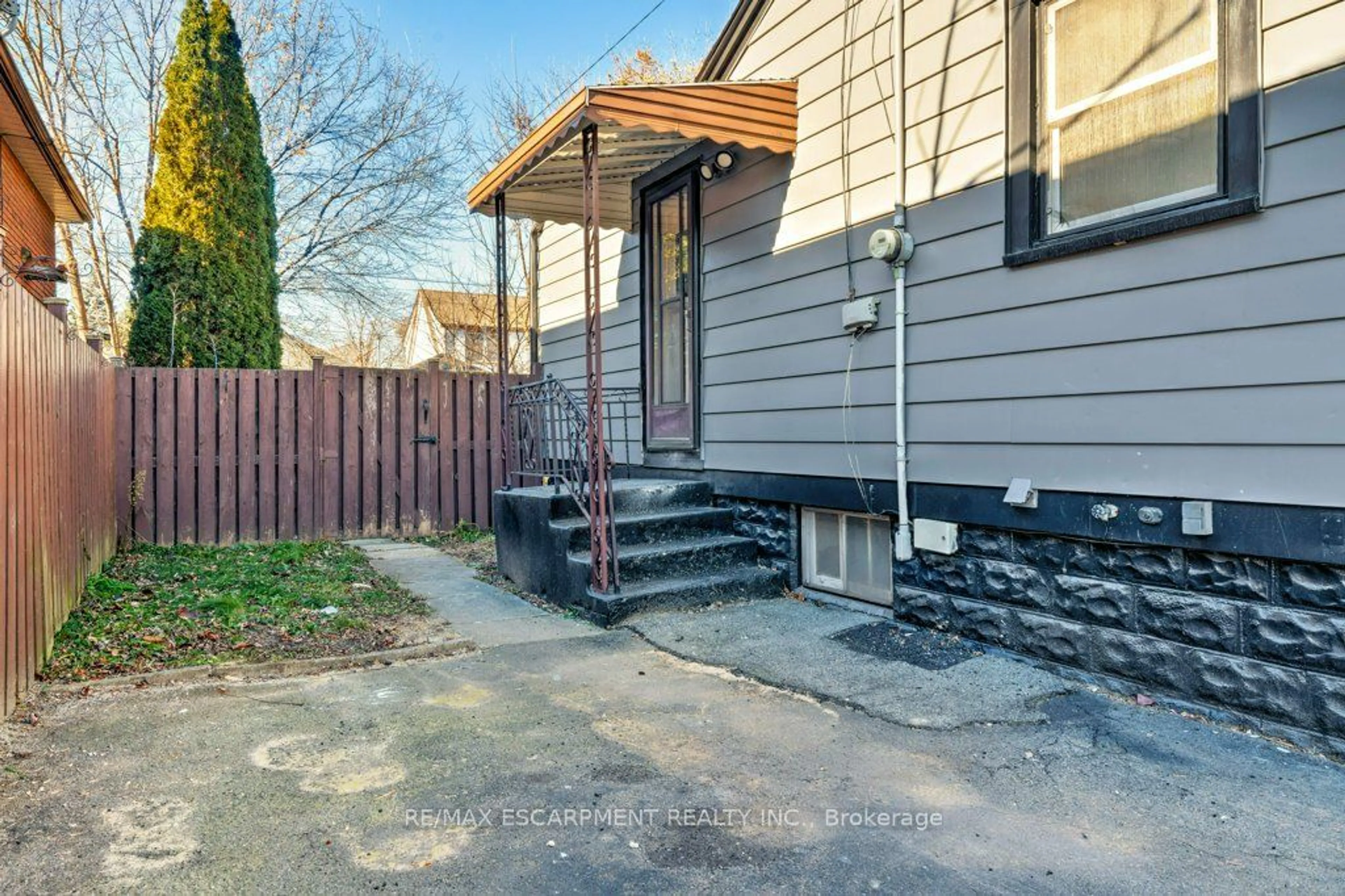 Patio, street for 453 Paling Ave, Hamilton Ontario L8H 5K3