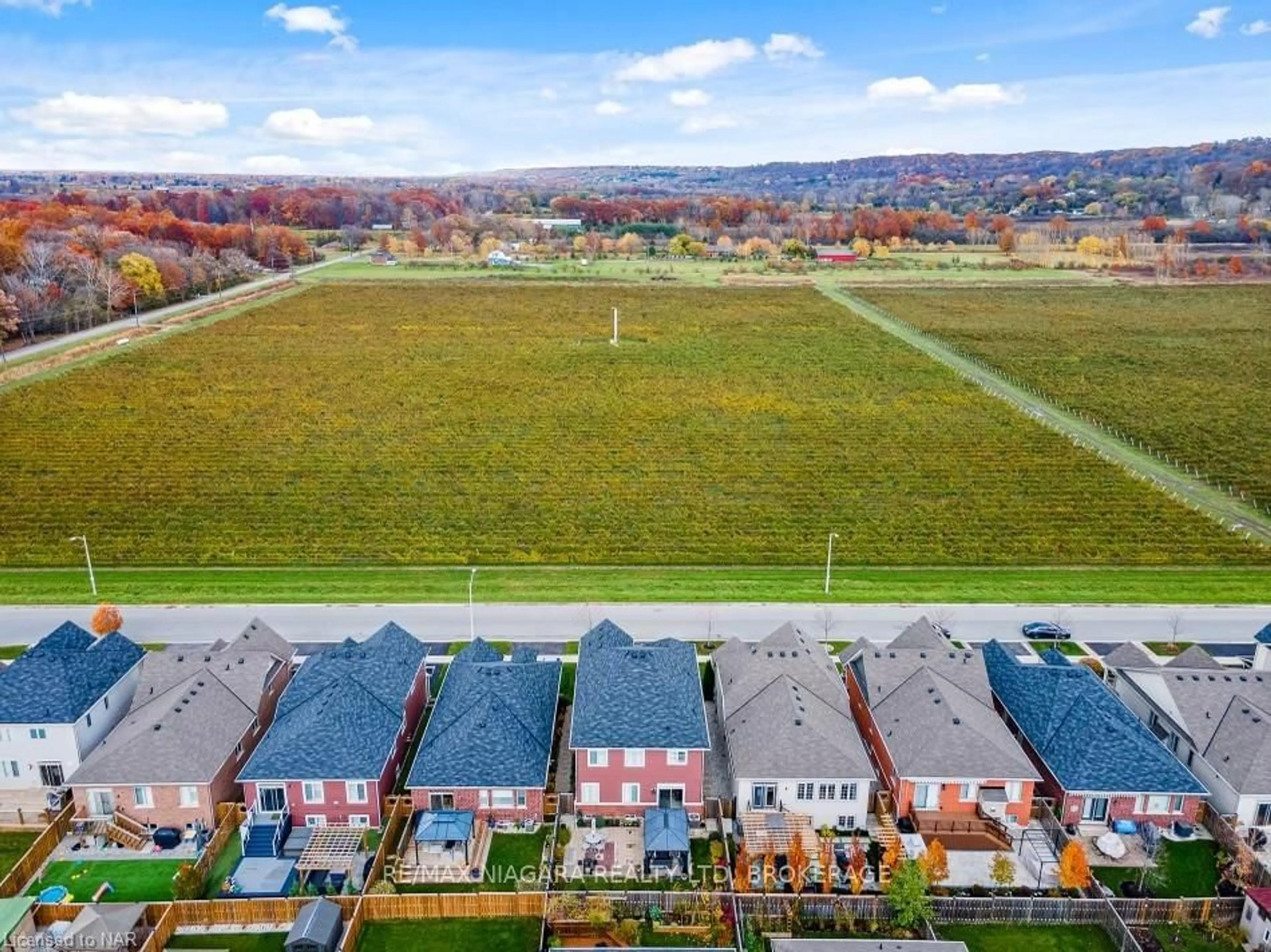 A pic from outside/outdoor area/front of a property/back of a property/a pic from drone, unknown for 356 Concession 3 Rd, Niagara-on-the-Lake Ontario L0S 1J1