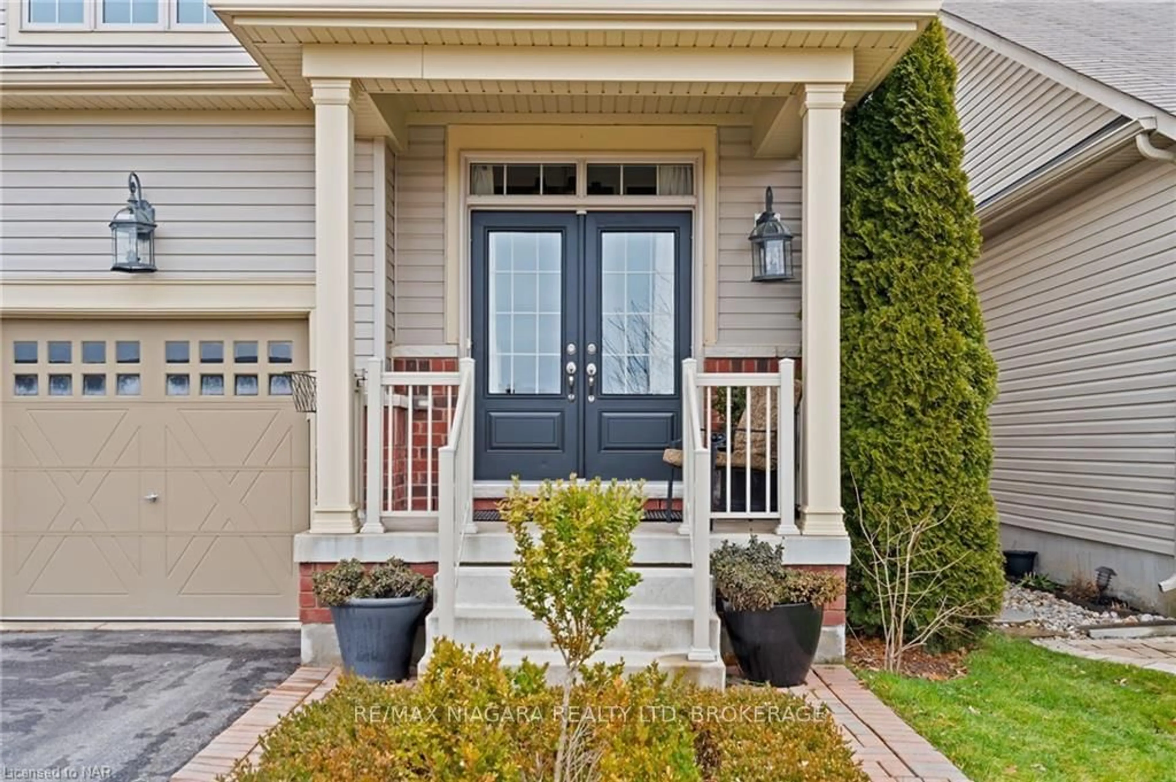 Indoor entryway for 356 Concession 3 Rd, Niagara-on-the-Lake Ontario L0S 1J1