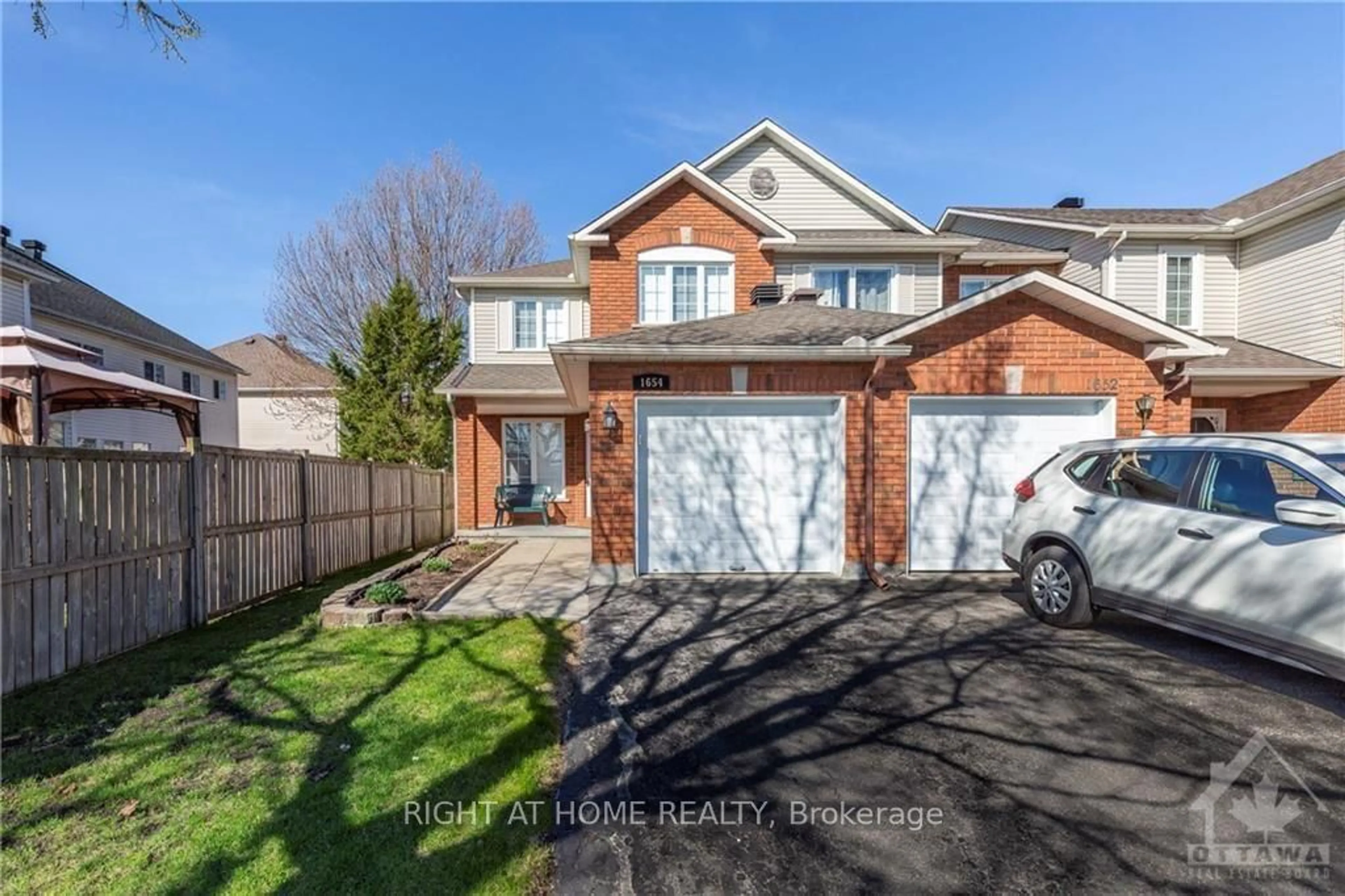 A pic from outside/outdoor area/front of a property/back of a property/a pic from drone, street for 1654 Varennes Blvd, Orleans - Cumberland and Area Ontario K4A 4B2