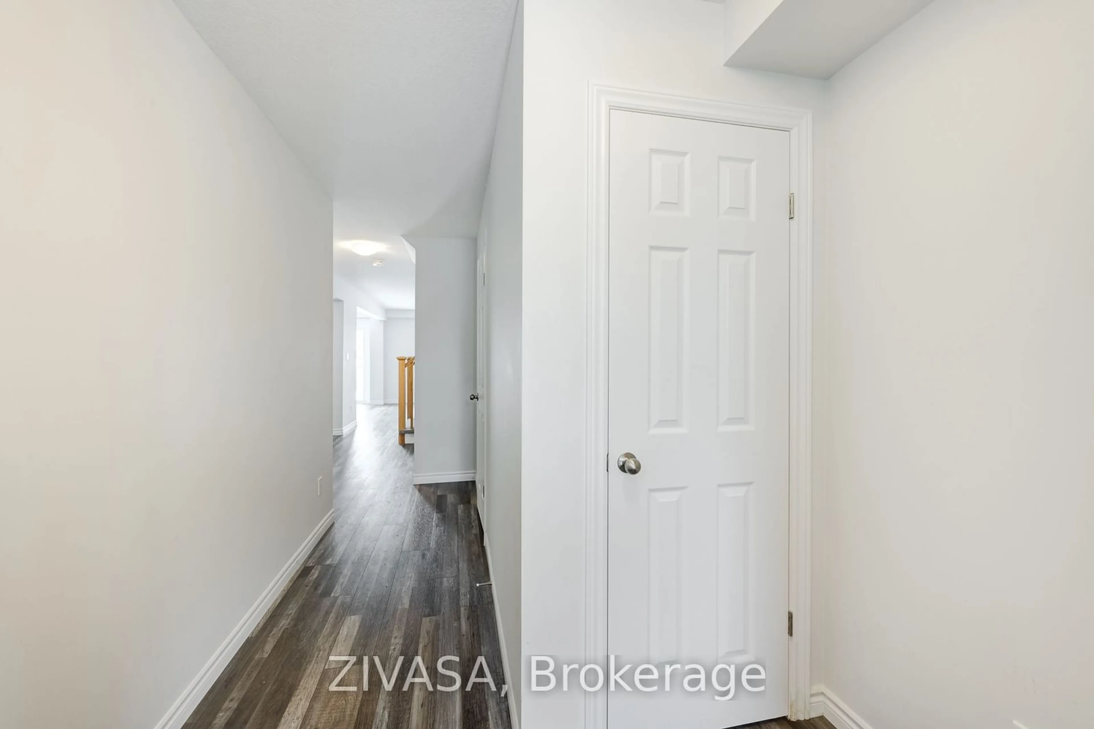 Indoor entryway for 320 Bradshaw Dr ##320, Stratford Ontario N5A 0K2