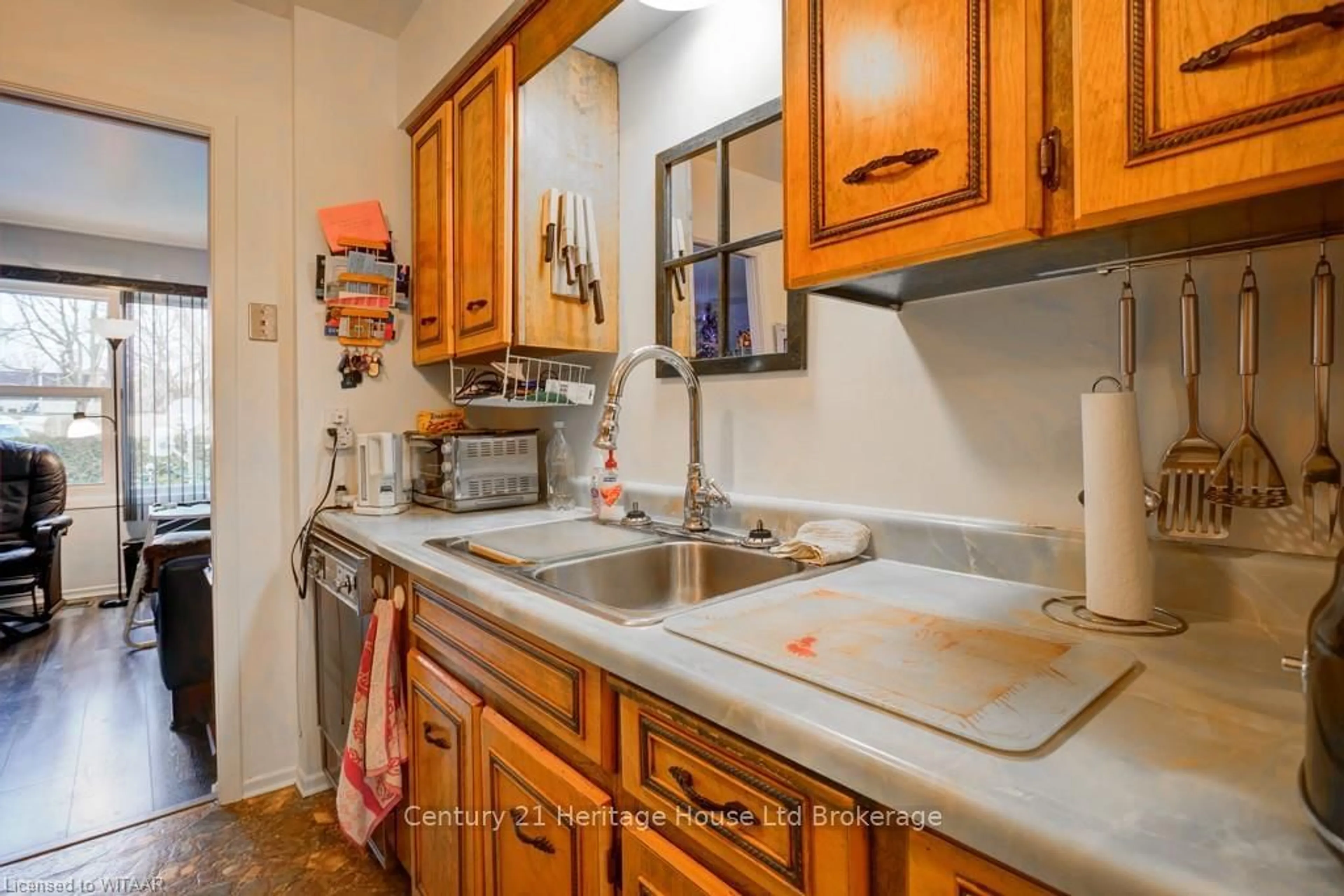 Standard kitchen, unknown for 144 CONCESSION St #22, Tillsonburg Ontario N4G 1N5