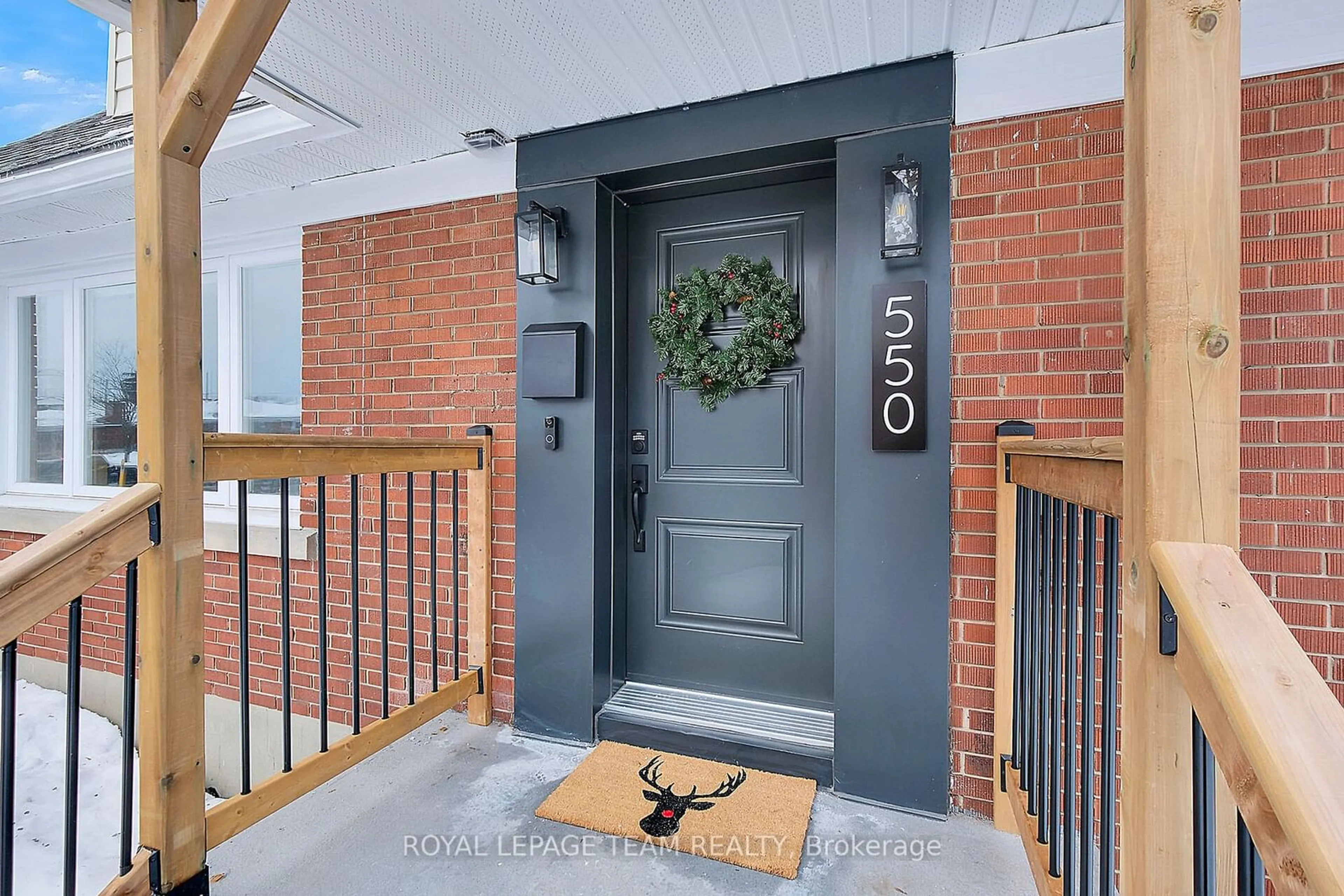 Indoor entryway for 550 Donald St, Overbrook - Castleheights and Area Ontario K1K 1L7