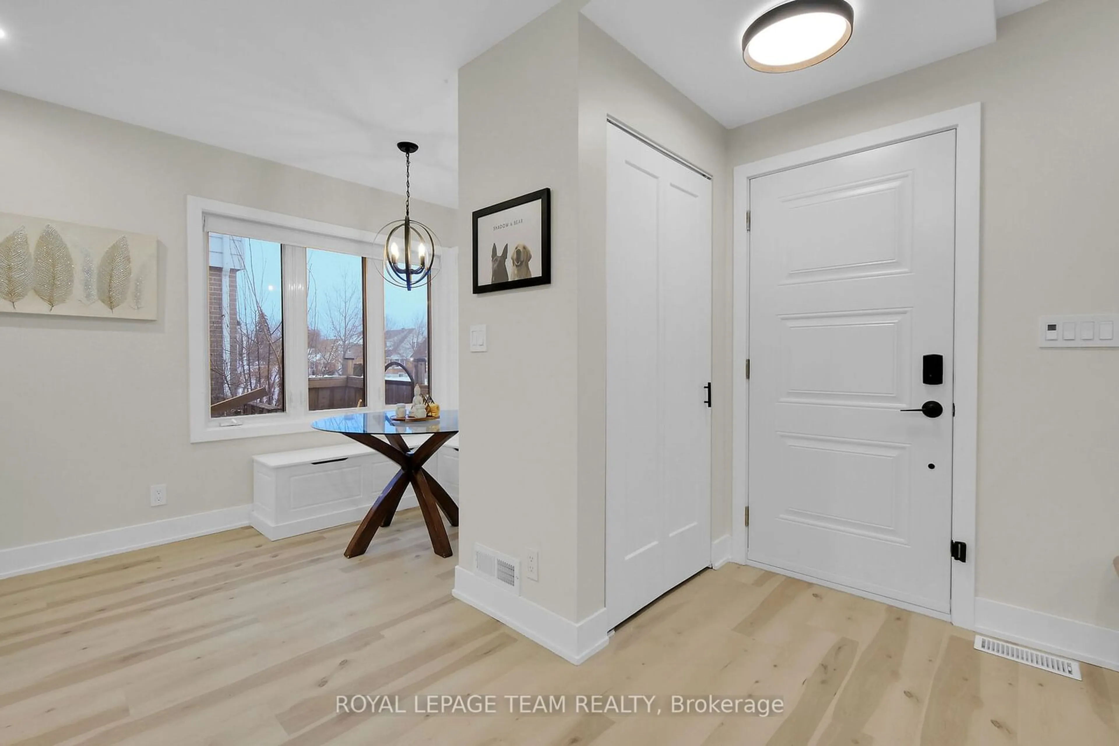 Indoor entryway for 550 Donald St, Overbrook - Castleheights and Area Ontario K1K 1L7