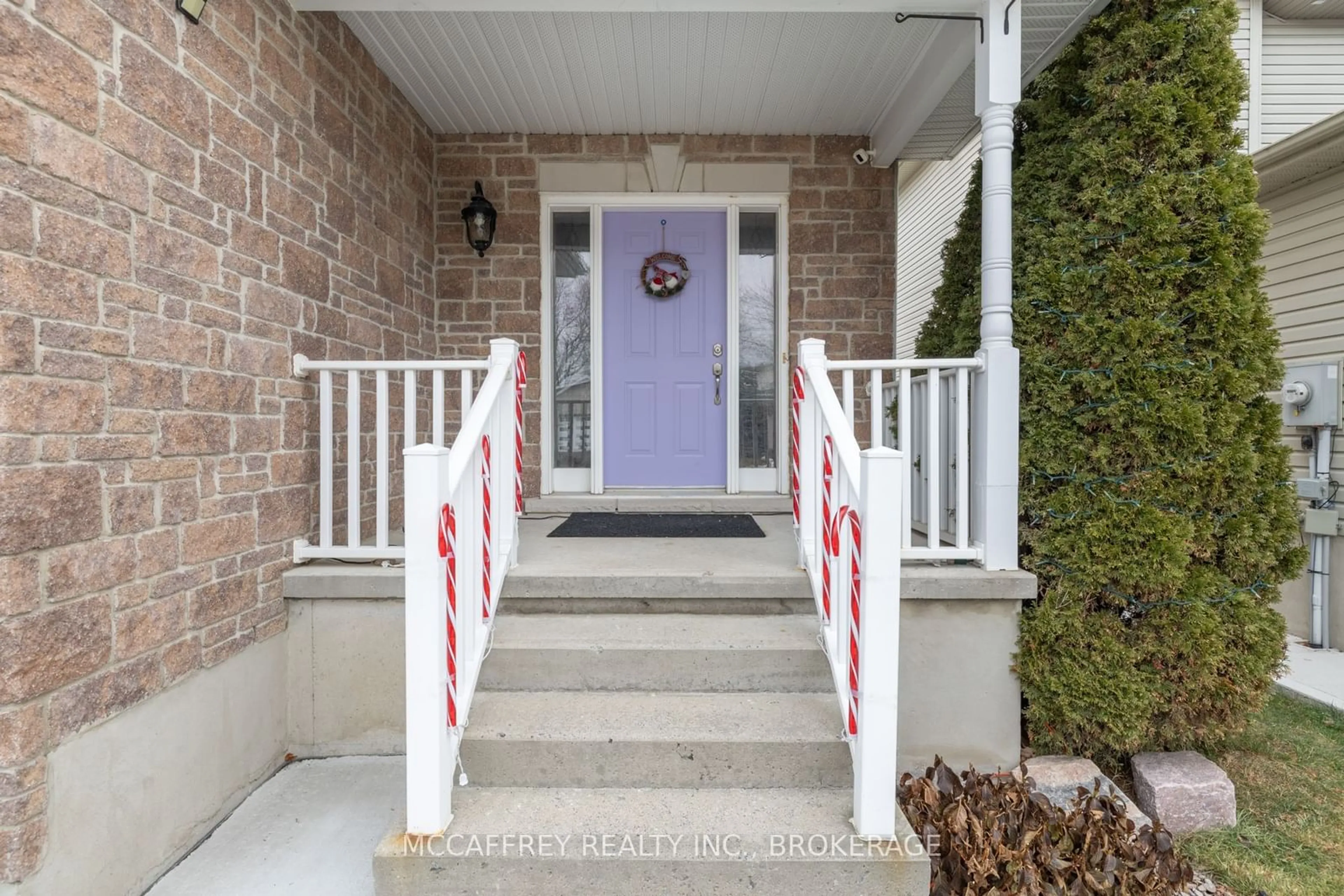 Indoor entryway for 137 Amy Lynn Dr, Loyalist Ontario K7N 2A3