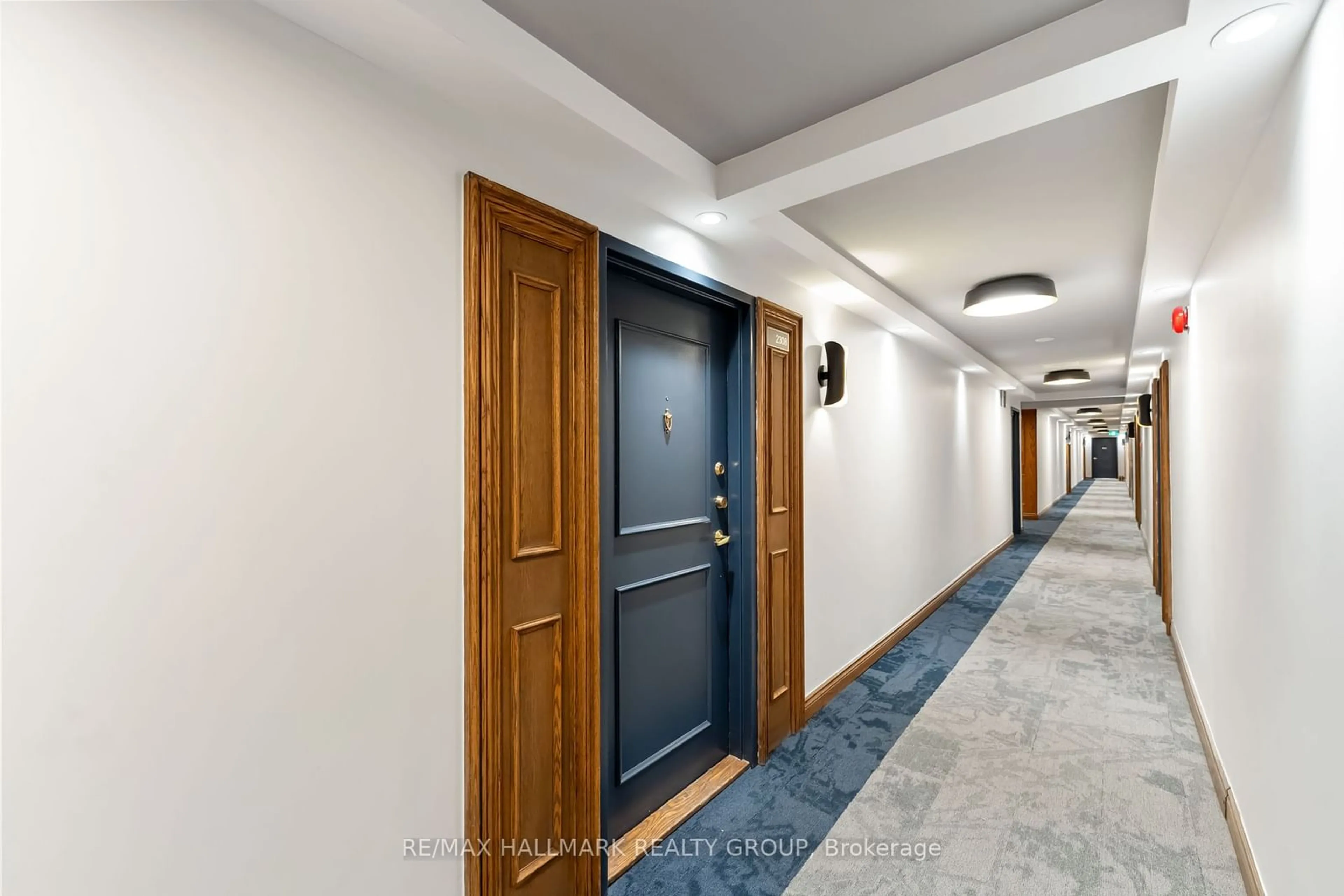 Indoor foyer for 500 LAURIER Ave #2308, Ottawa Centre Ontario K1R 5E1