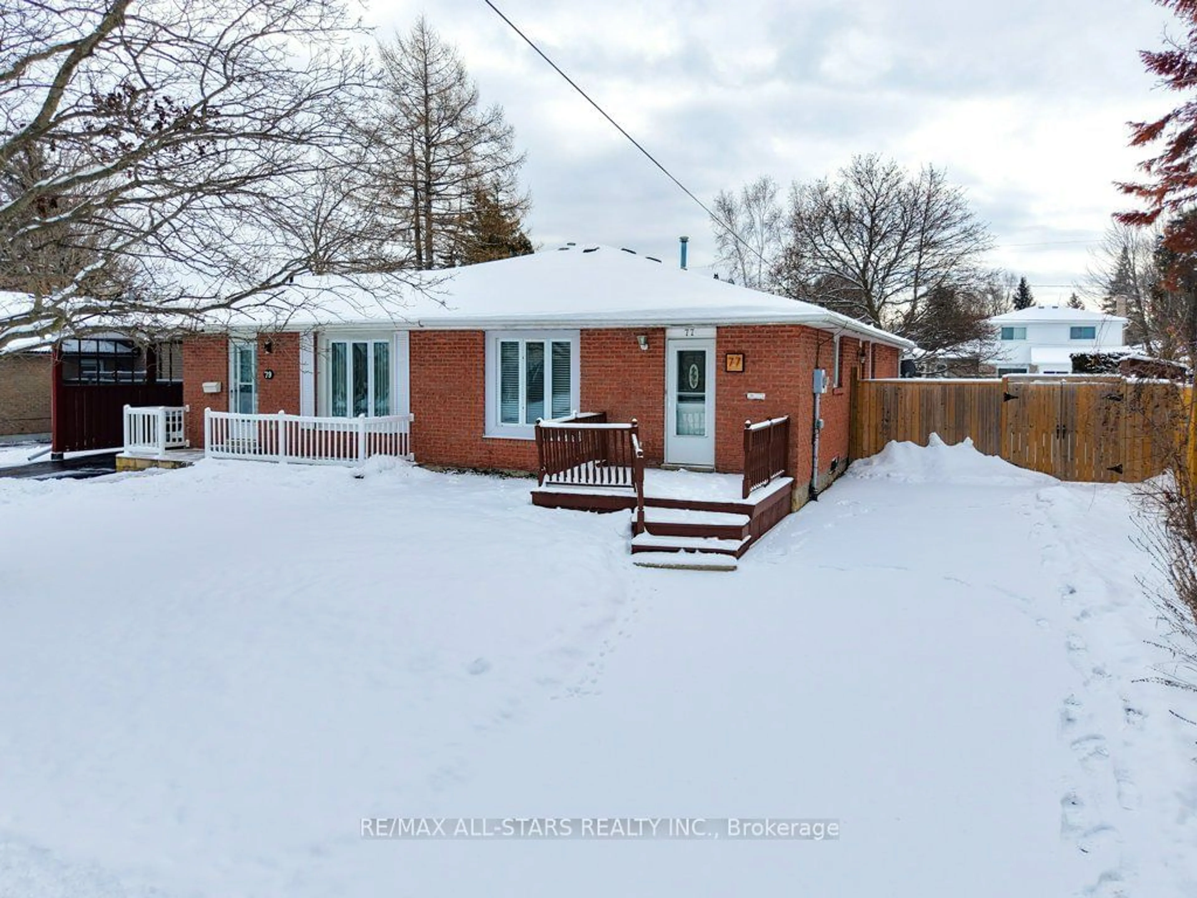 A pic from outside/outdoor area/front of a property/back of a property/a pic from drone, street for 77 Orchard Park Rd, Kawartha Lakes Ontario K9V 4V8