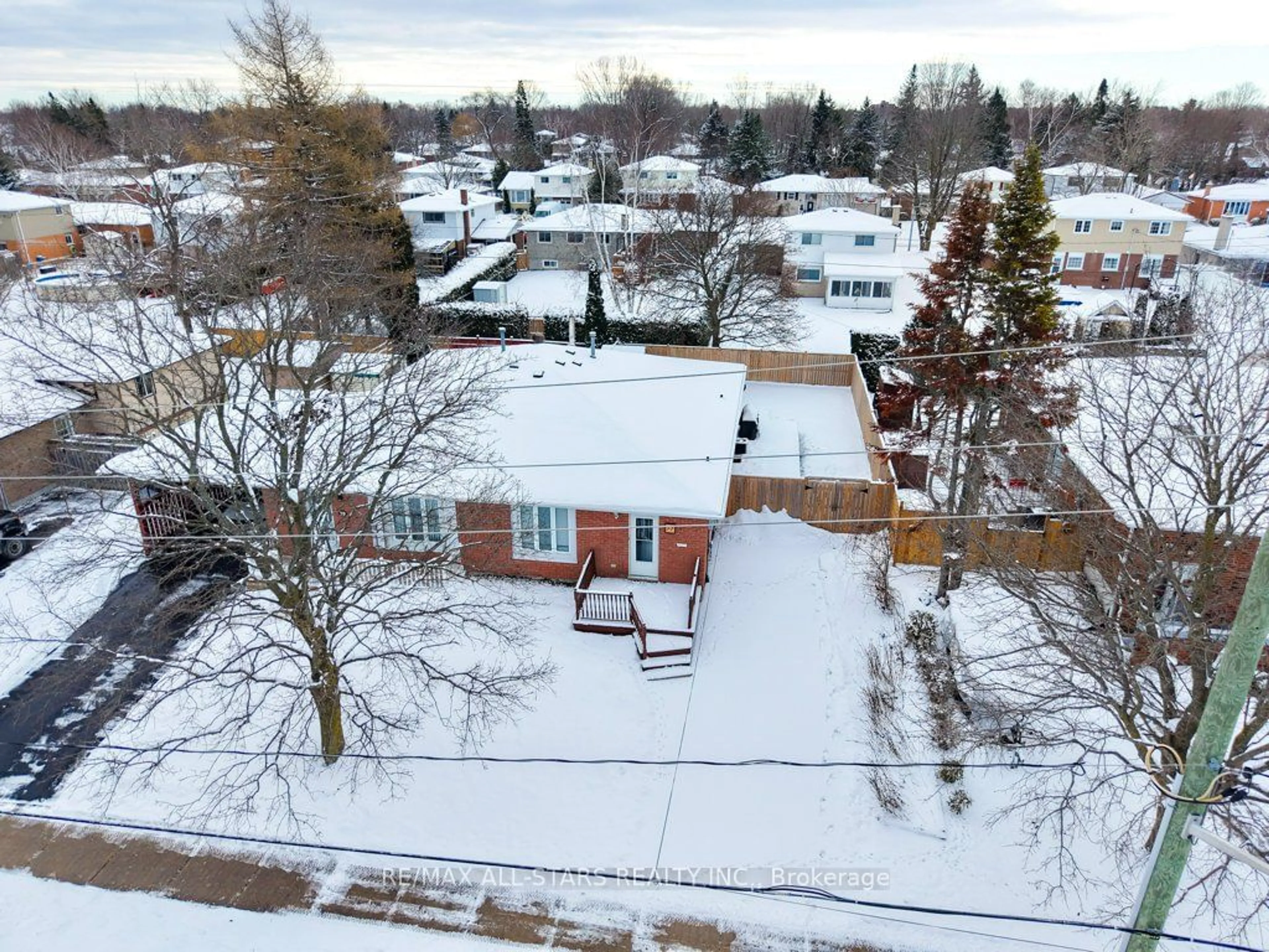 A pic from outside/outdoor area/front of a property/back of a property/a pic from drone, street for 77 Orchard Park Rd, Kawartha Lakes Ontario K9V 4V8